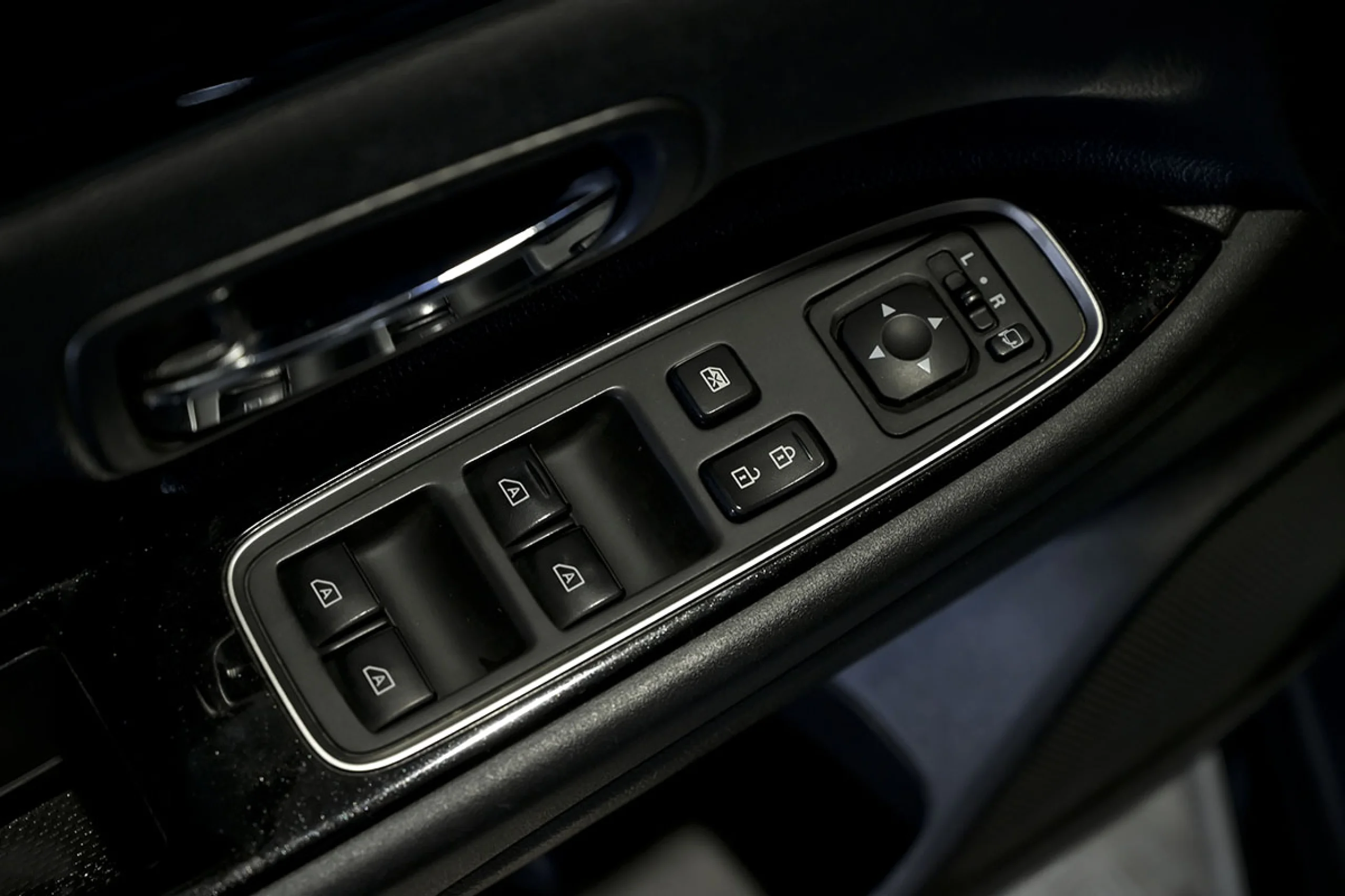 Mitsubishi Outlander 2.4 PHEV Kaiteki Auto 4WD - Foto 24