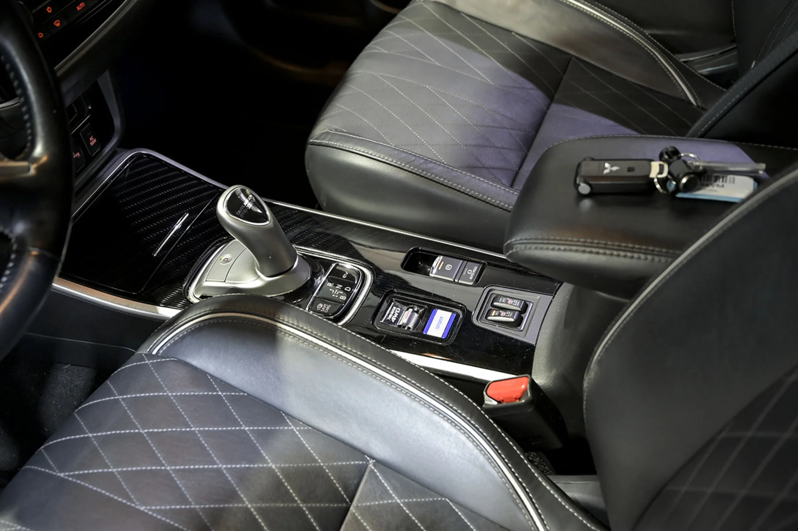 Mitsubishi Outlander 2.4 PHEV Kaiteki Auto 4WD - Foto 31