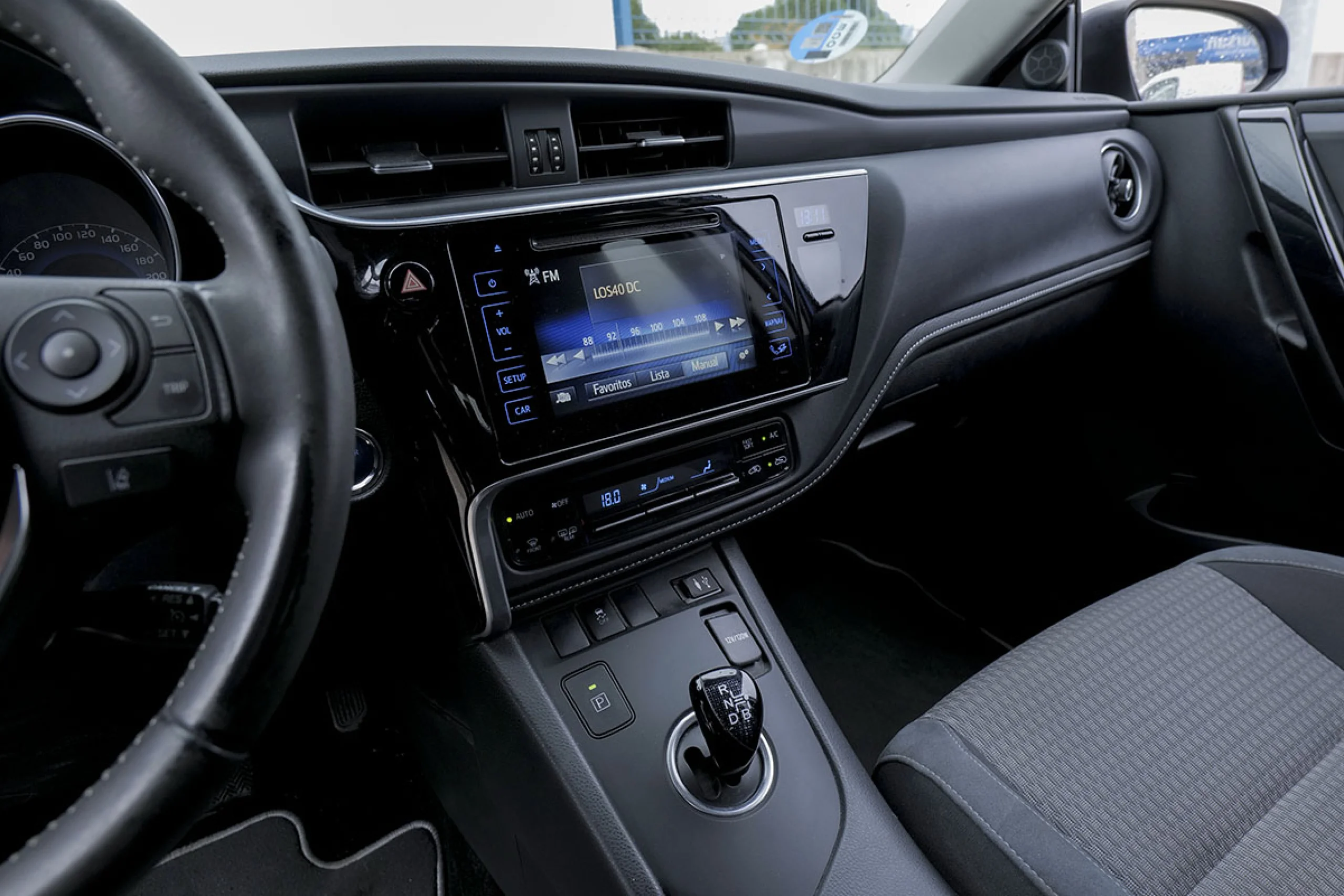 Toyota Auris 1.8 140H Hybrid Feel - Foto 24