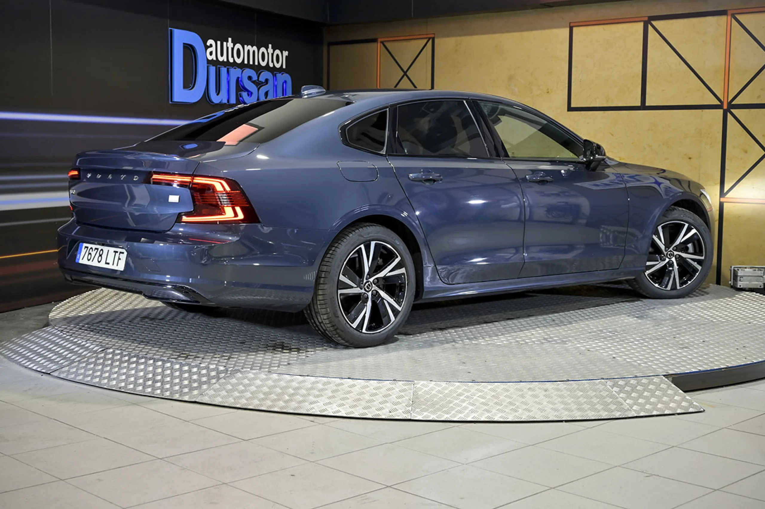 Volvo S90 2.0 T8 Twin AWD Recharge RDesign Auto - Foto 4