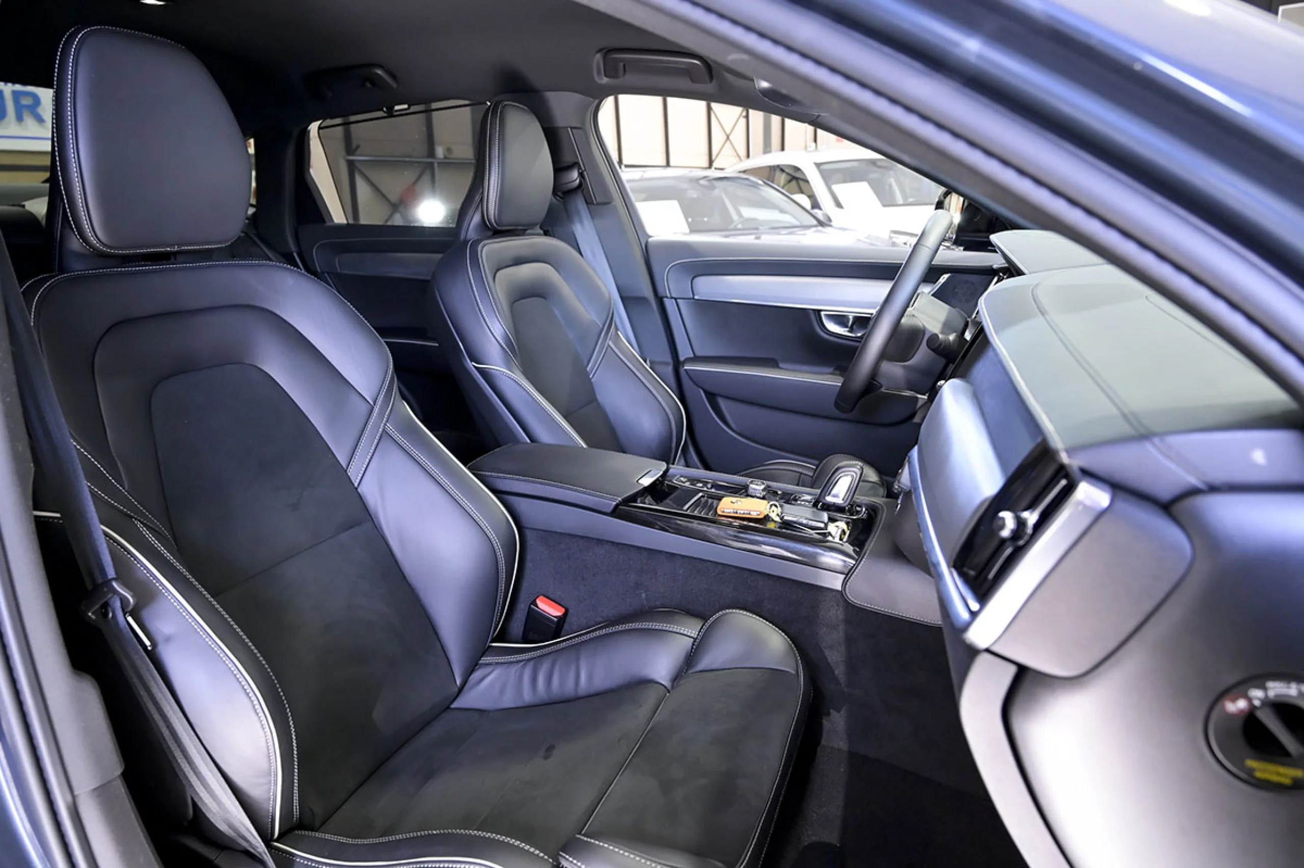 Volvo S90 2.0 T8 Twin AWD Recharge RDesign Auto - Foto 24