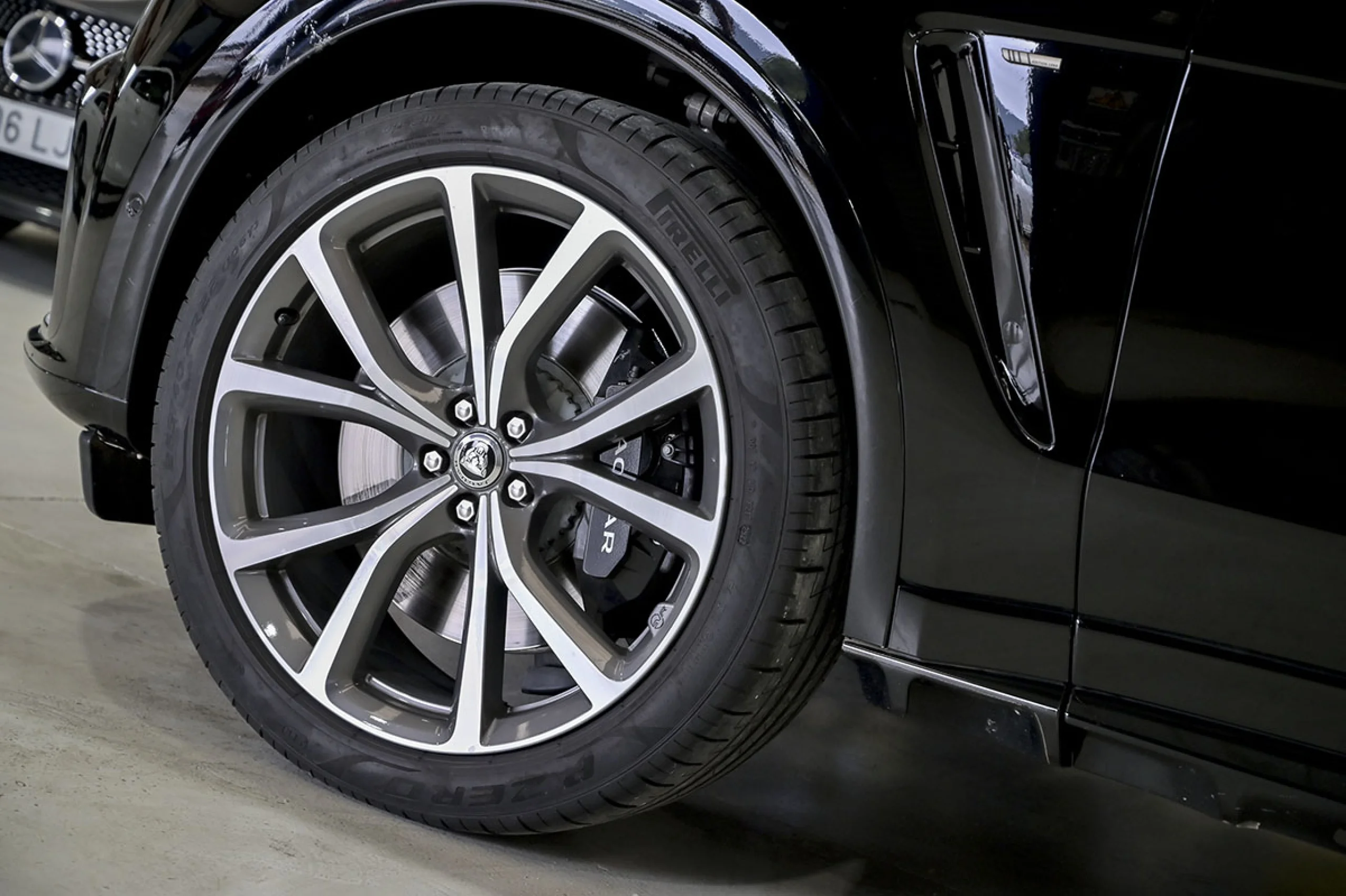 Jaguar F-Pace 5.0 V8 405kW SVR AWD Auto EDITION 1988 - Foto 12