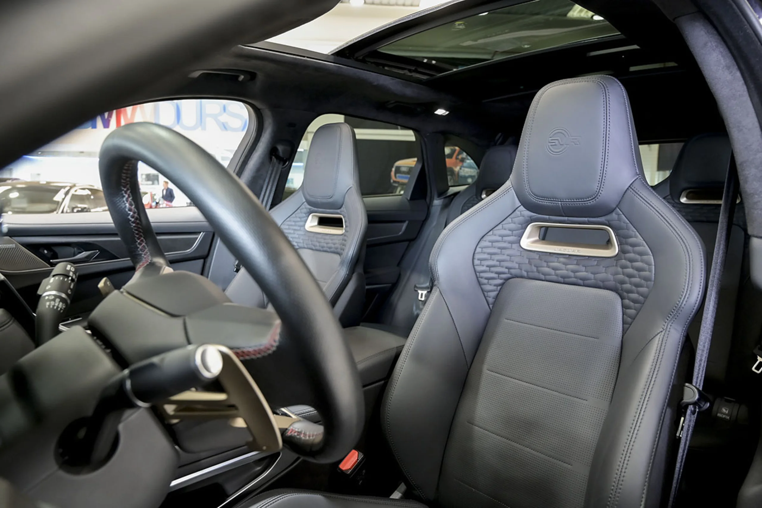 Jaguar F-Pace 5.0 V8 405kW SVR AWD Auto EDITION 1988 - Foto 7