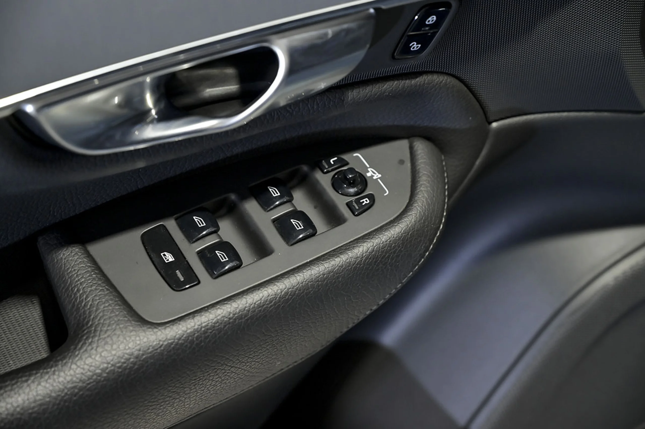 Volvo XC 90 XC90 2.0 B5 D AWD Momentum Pro Auto - Foto 24