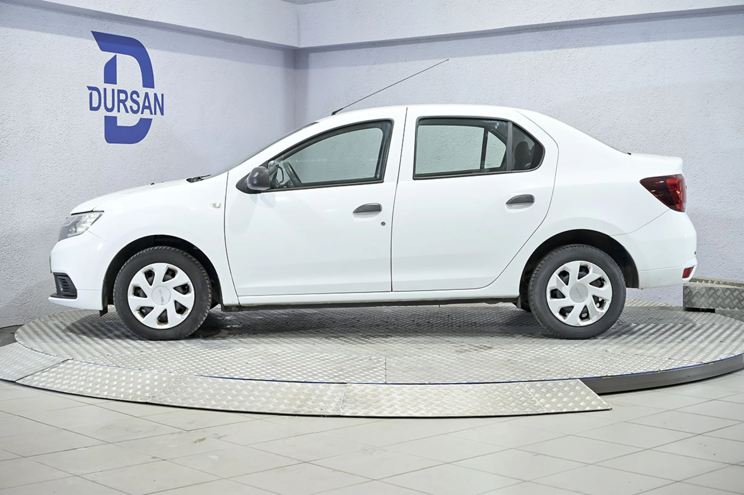 Dacia Logan Essential 1.0 55kW 75CV - Foto 19