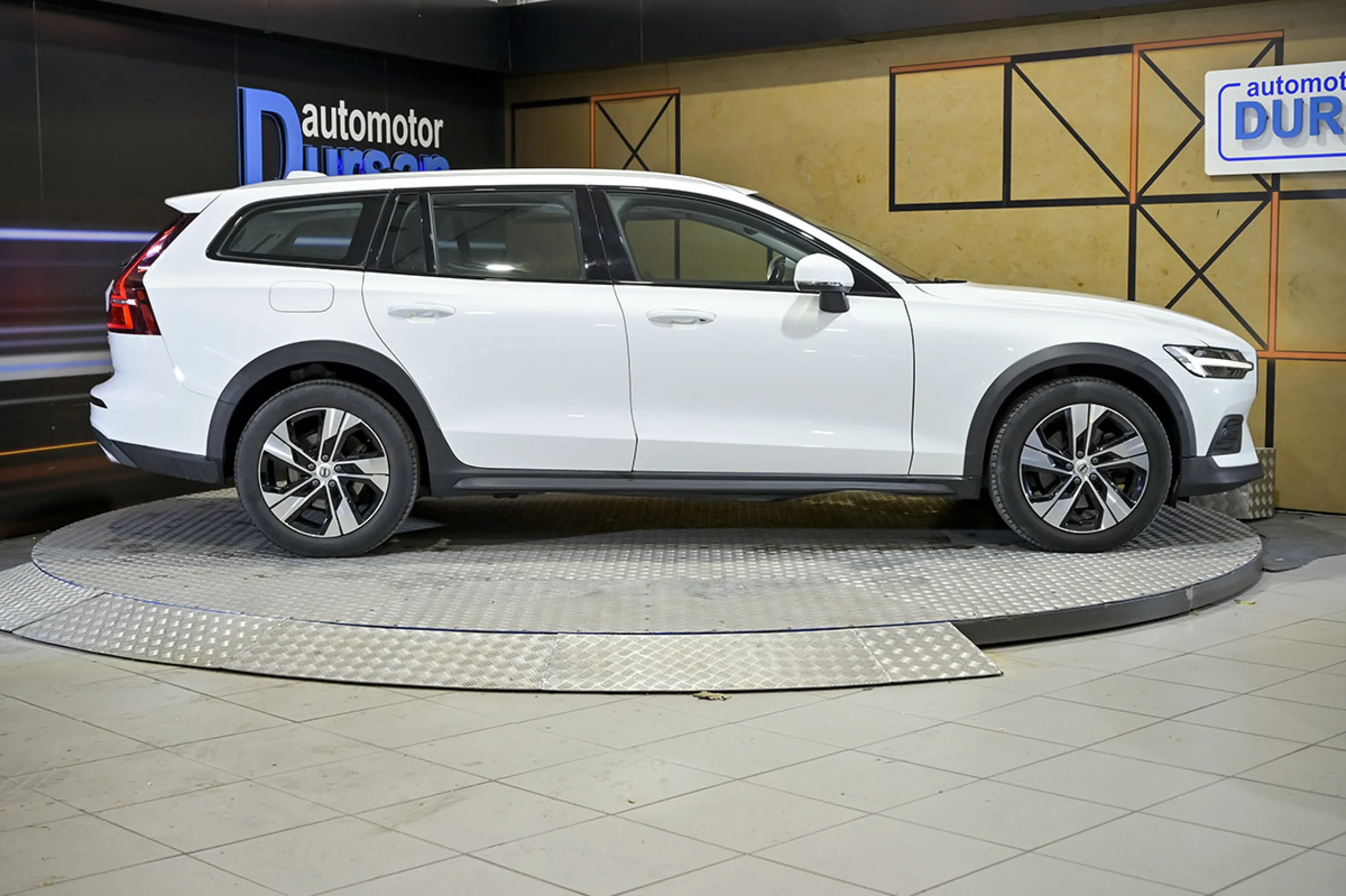 Volvo V60 Cross Country 2.0 B4 D AWD Cross Country Pro AUTO - Foto 19