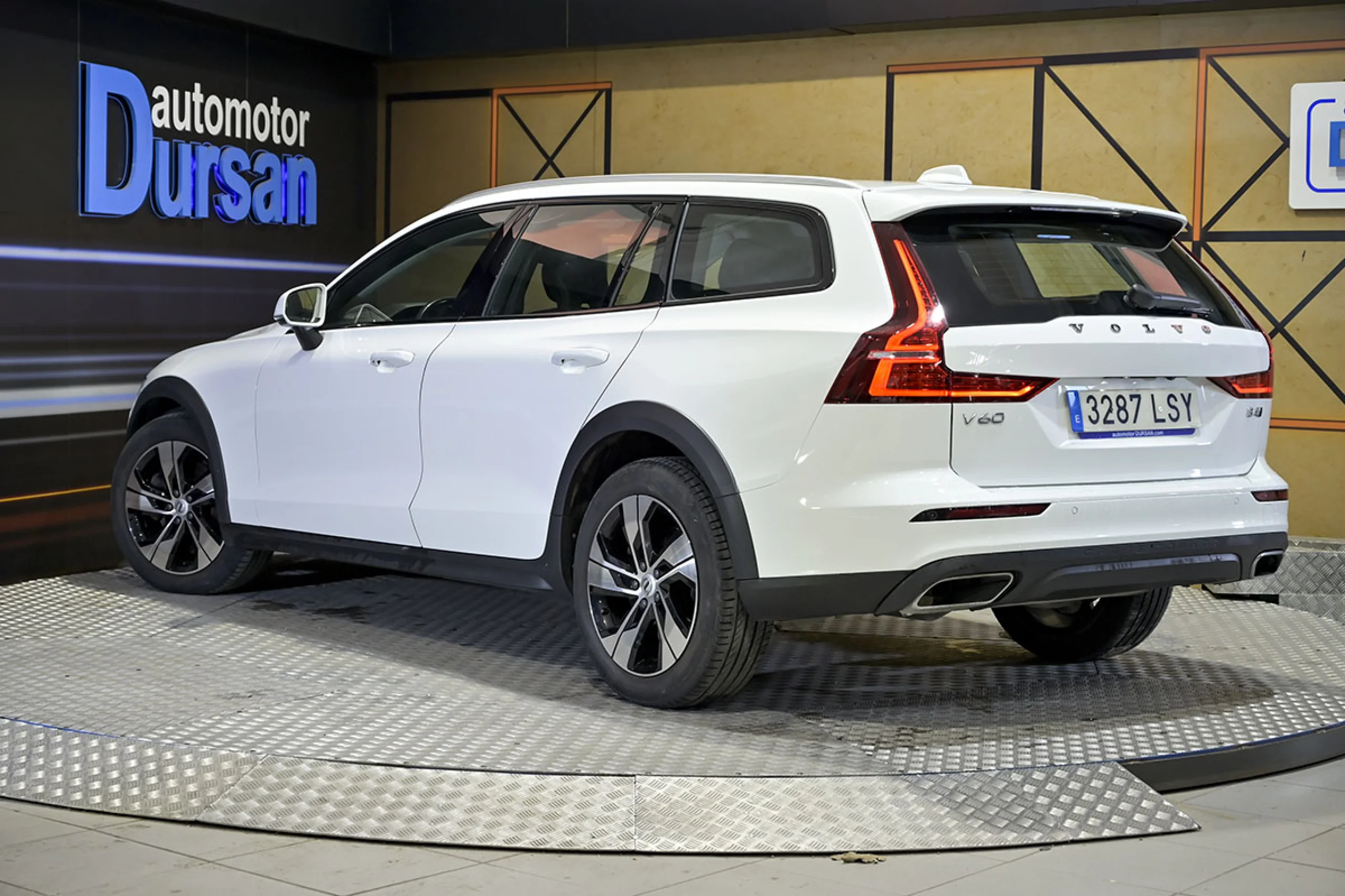 Volvo V60 Cross Country 2.0 B4 D AWD Cross Country Pro AUTO - Foto 4