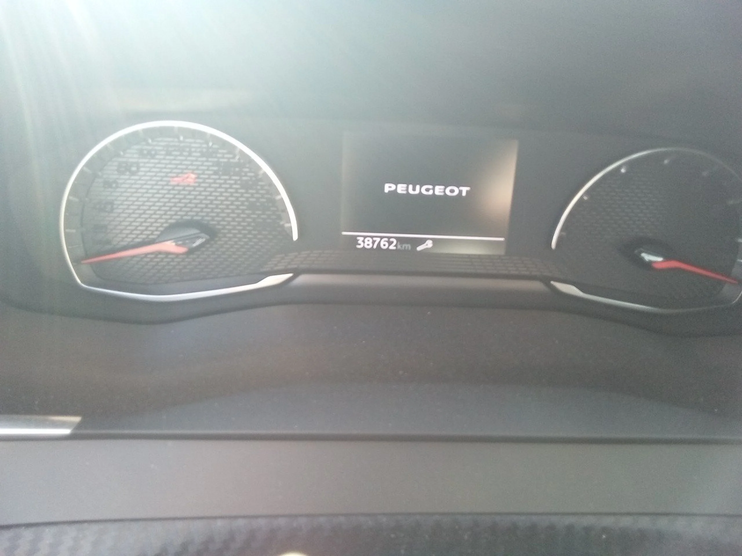 Peugeot 2008 Active Pack BlueHDI 81kW (110CV) - Foto 8