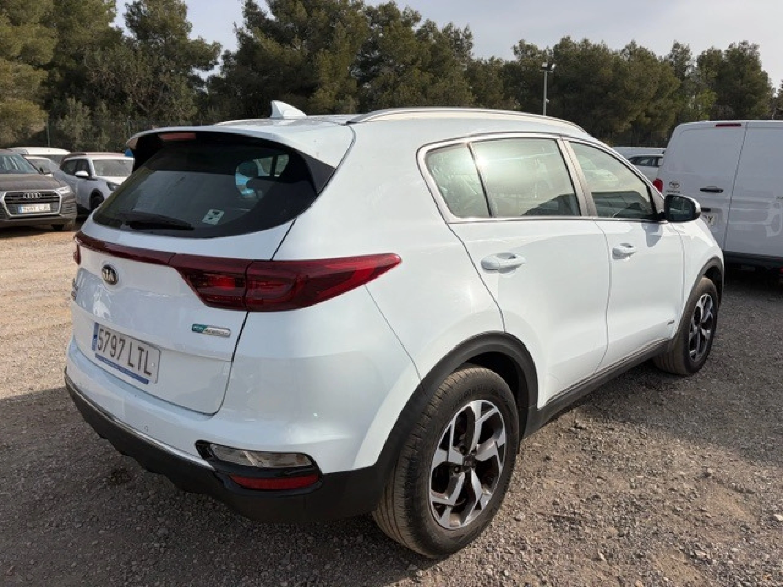 Kia Sportage 1.6 MHEV Business 100kW (136CV) 4x4 - Foto 4