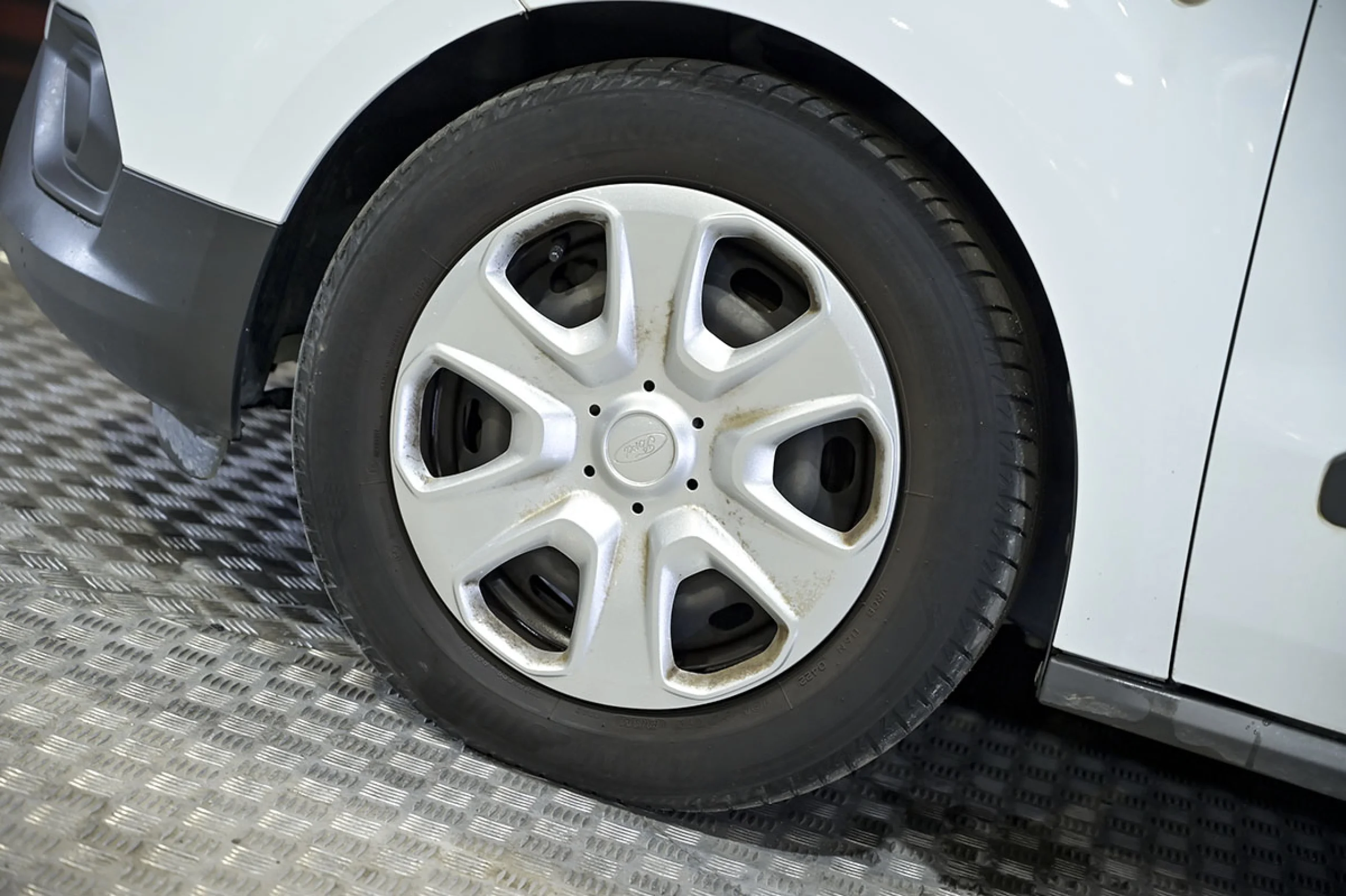 Ford Transit Courier Kombi 1.5 TDCi 56kW Trend - Foto 31