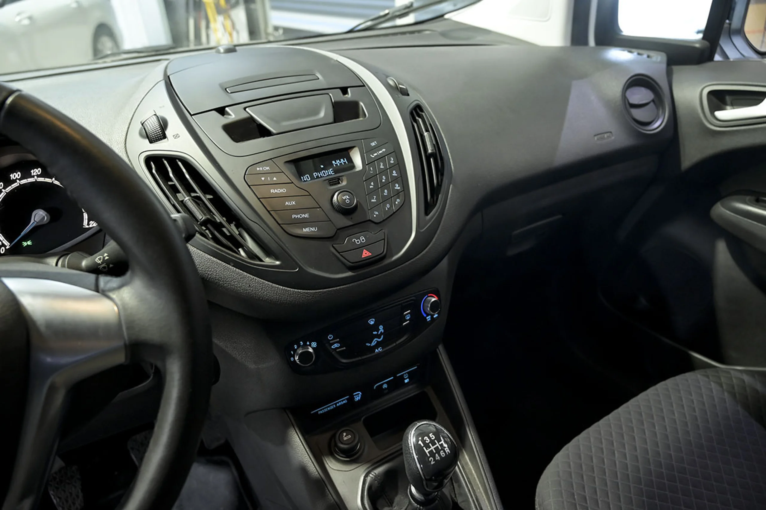 Ford Transit Courier Kombi 1.5 TDCi 56kW Trend - Foto 25