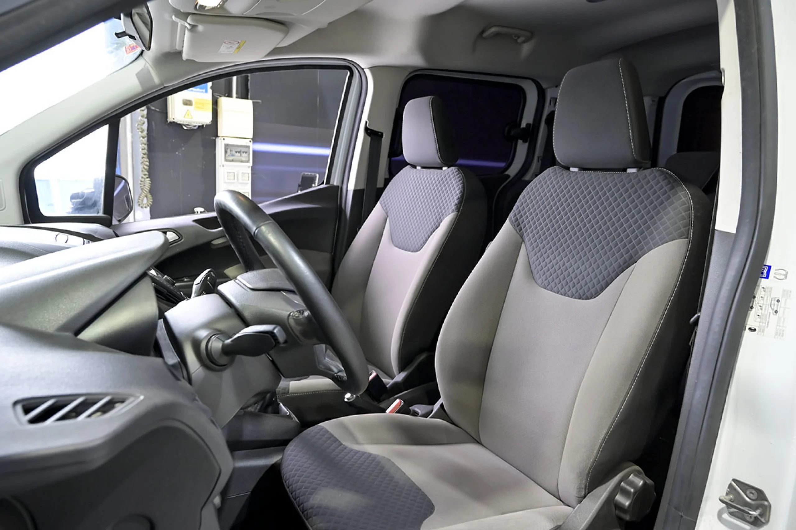 Ford Transit Courier Kombi 1.5 TDCi 56kW Trend - Foto 34