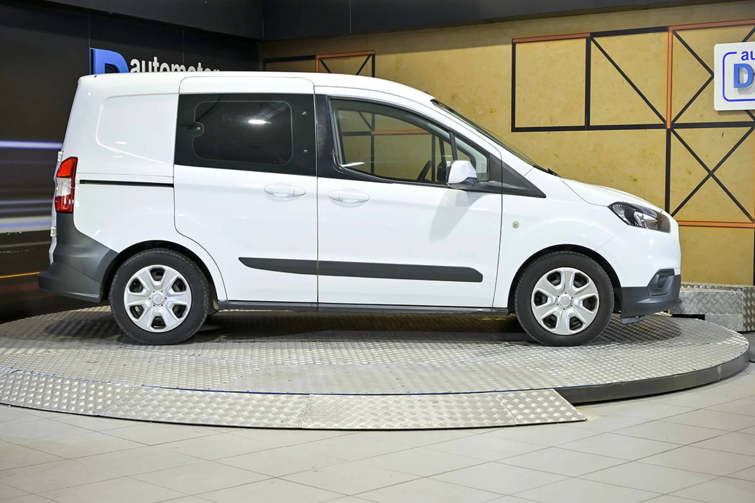 Ford Transit Courier Kombi 1.5 TDCi 56kW Trend - Foto 18