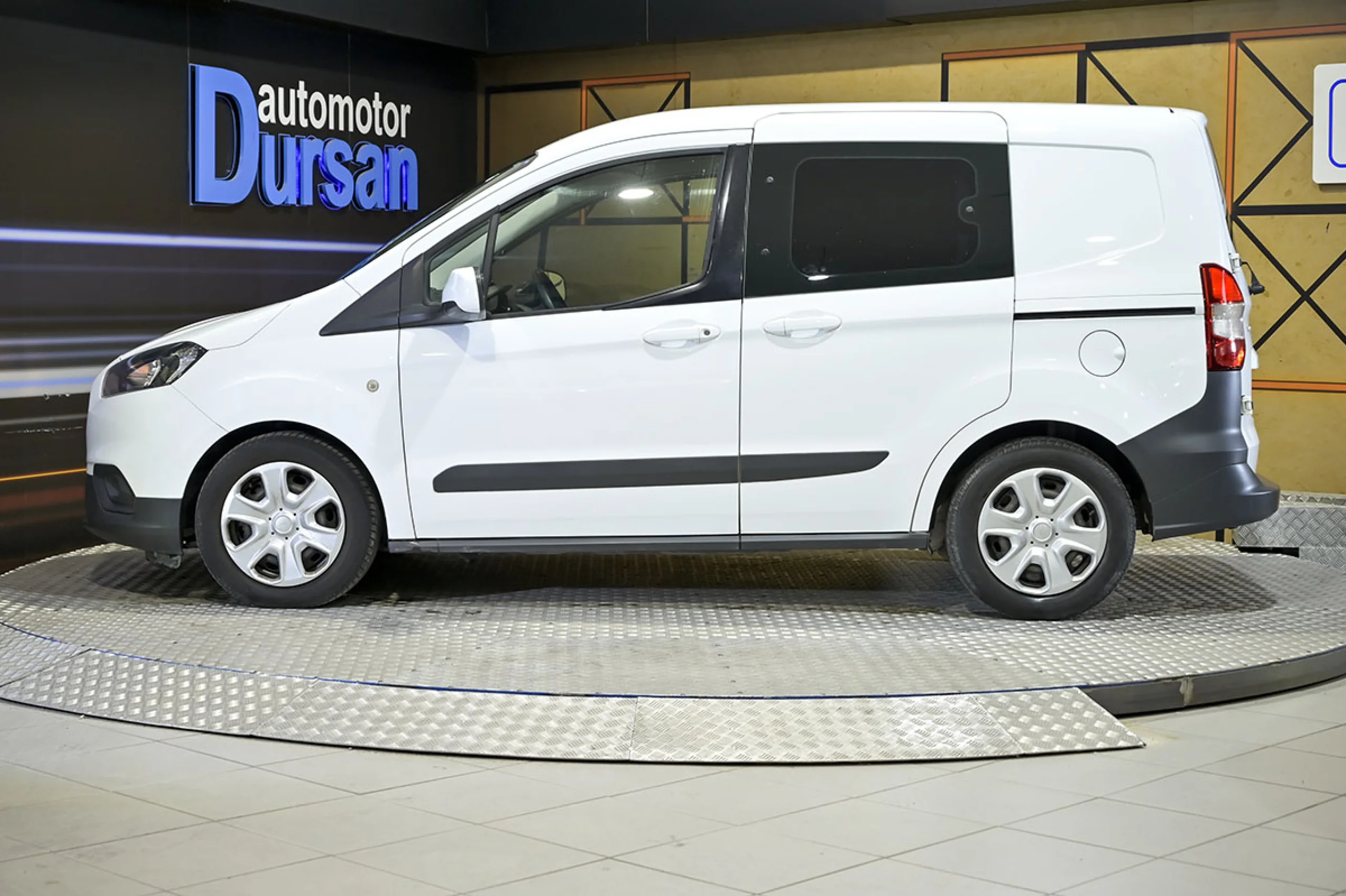 Ford Transit Courier Kombi 1.5 TDCi 56kW Trend - Foto 17
