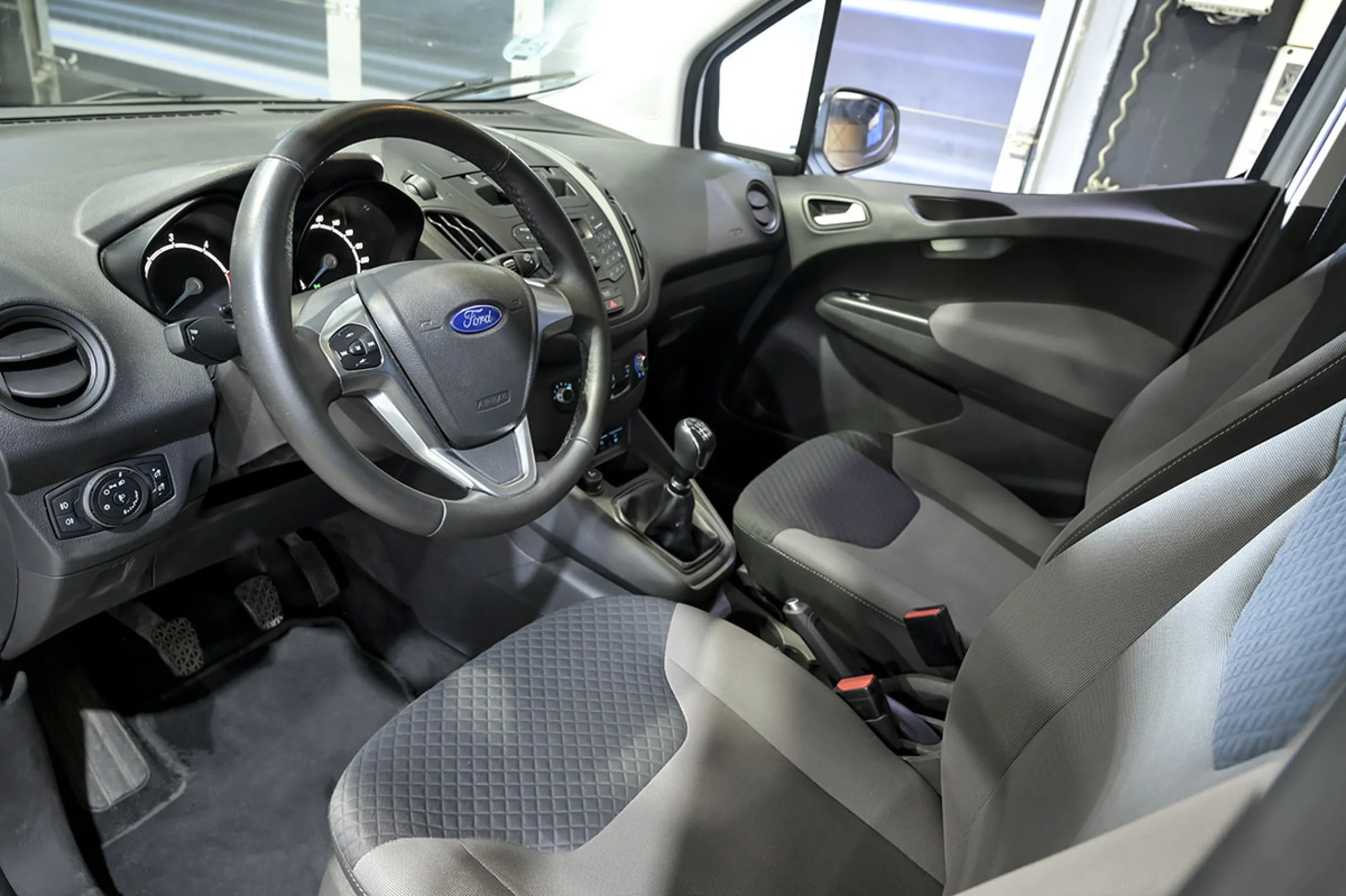 Ford Transit Courier Kombi 1.5 TDCi 56kW Trend - Foto 6