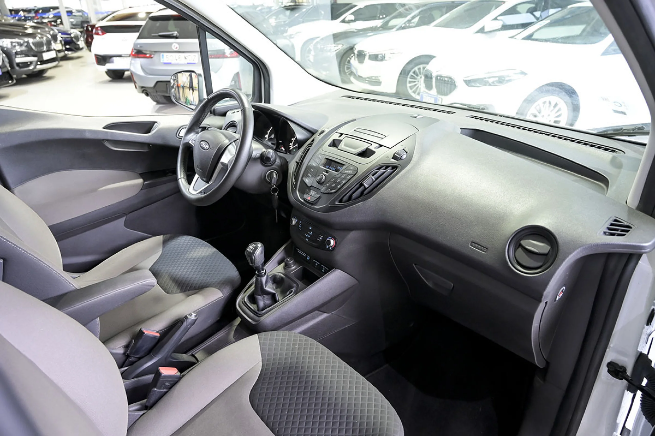 Ford Transit Courier Kombi 1.5 TDCi 56kW Trend - Foto 35