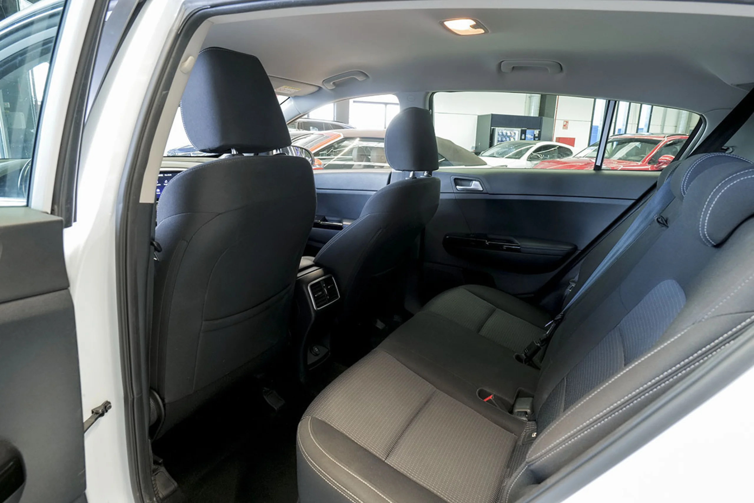 Kia Sportage 1.6 MHEV Black Edition 100kW 136CV 4x2 - Foto 14