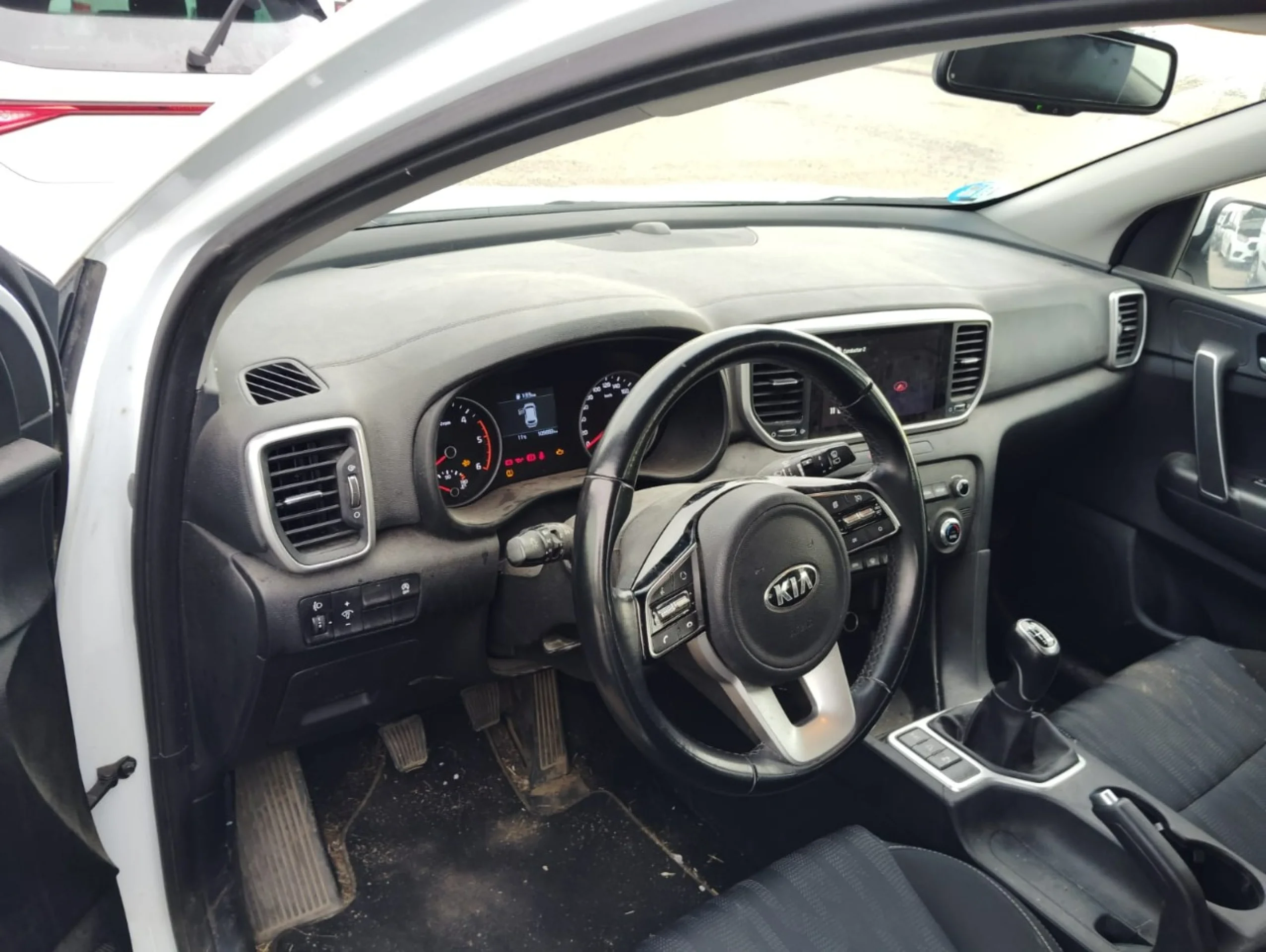 Kia Sportage 1.6 MHEV Business 100kW (136CV) 4x4 - Foto 7