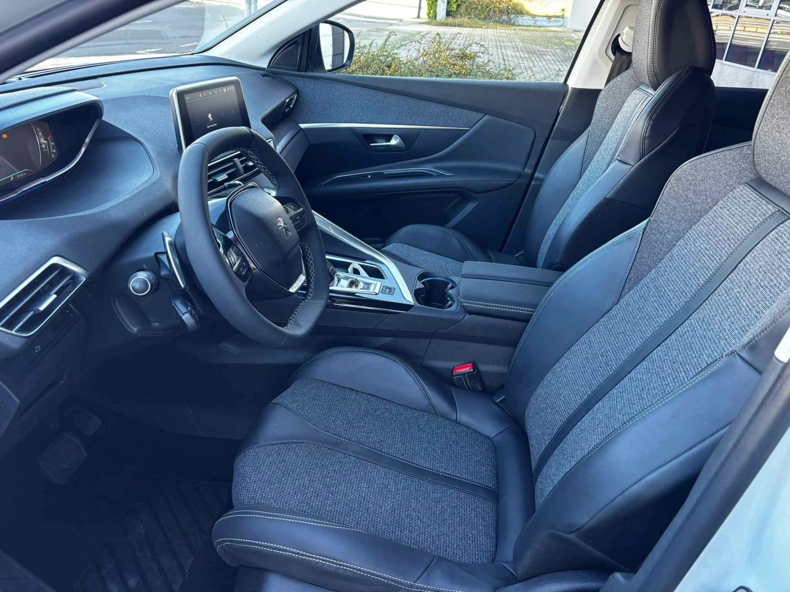 Peugeot 3008 1.2 S&amp;S PureTech Allure EAT6 130 - Foto 8