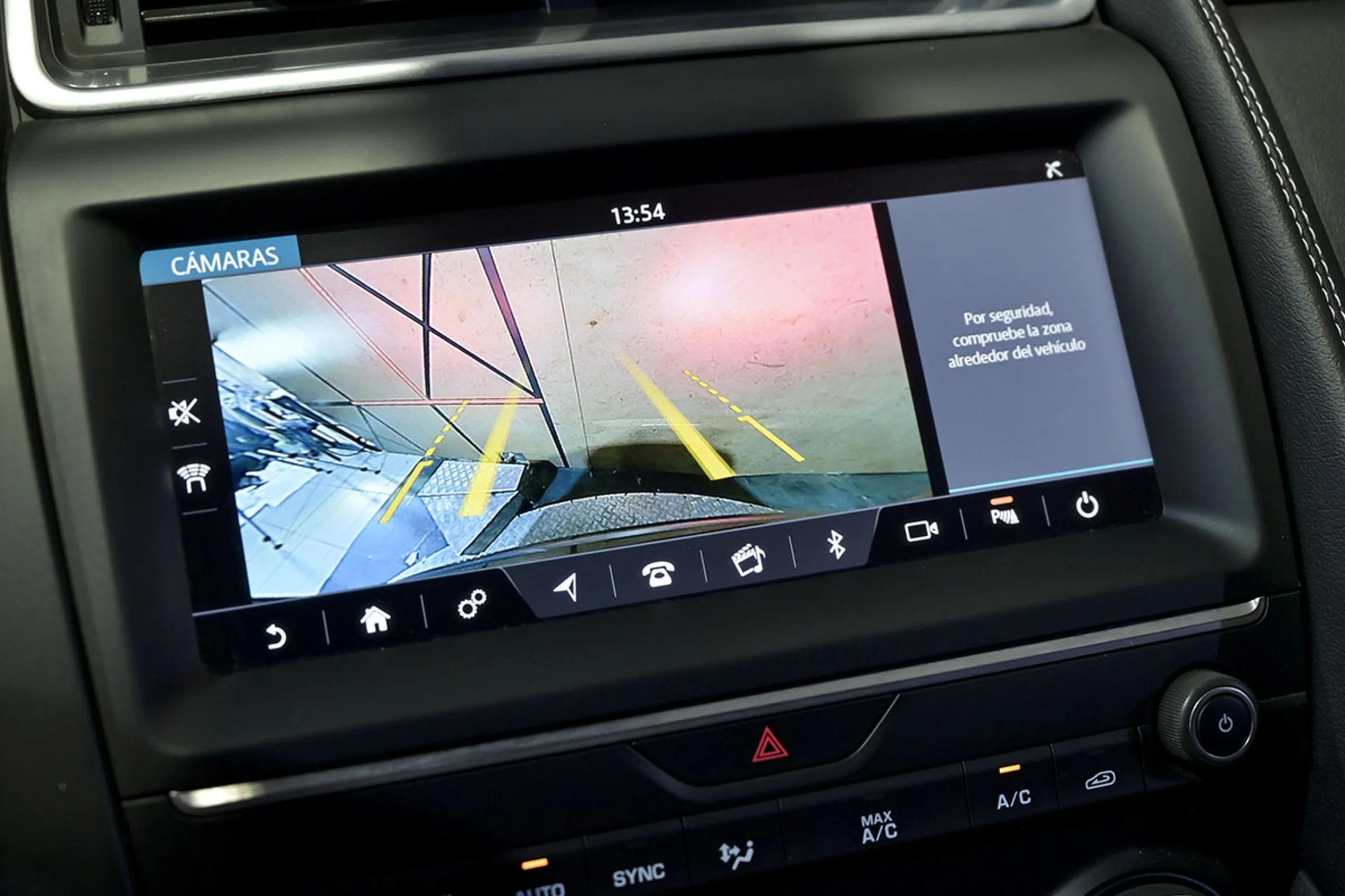 Jaguar E-Pace 2.0D 110kW RDynamic 4WD - Foto 12