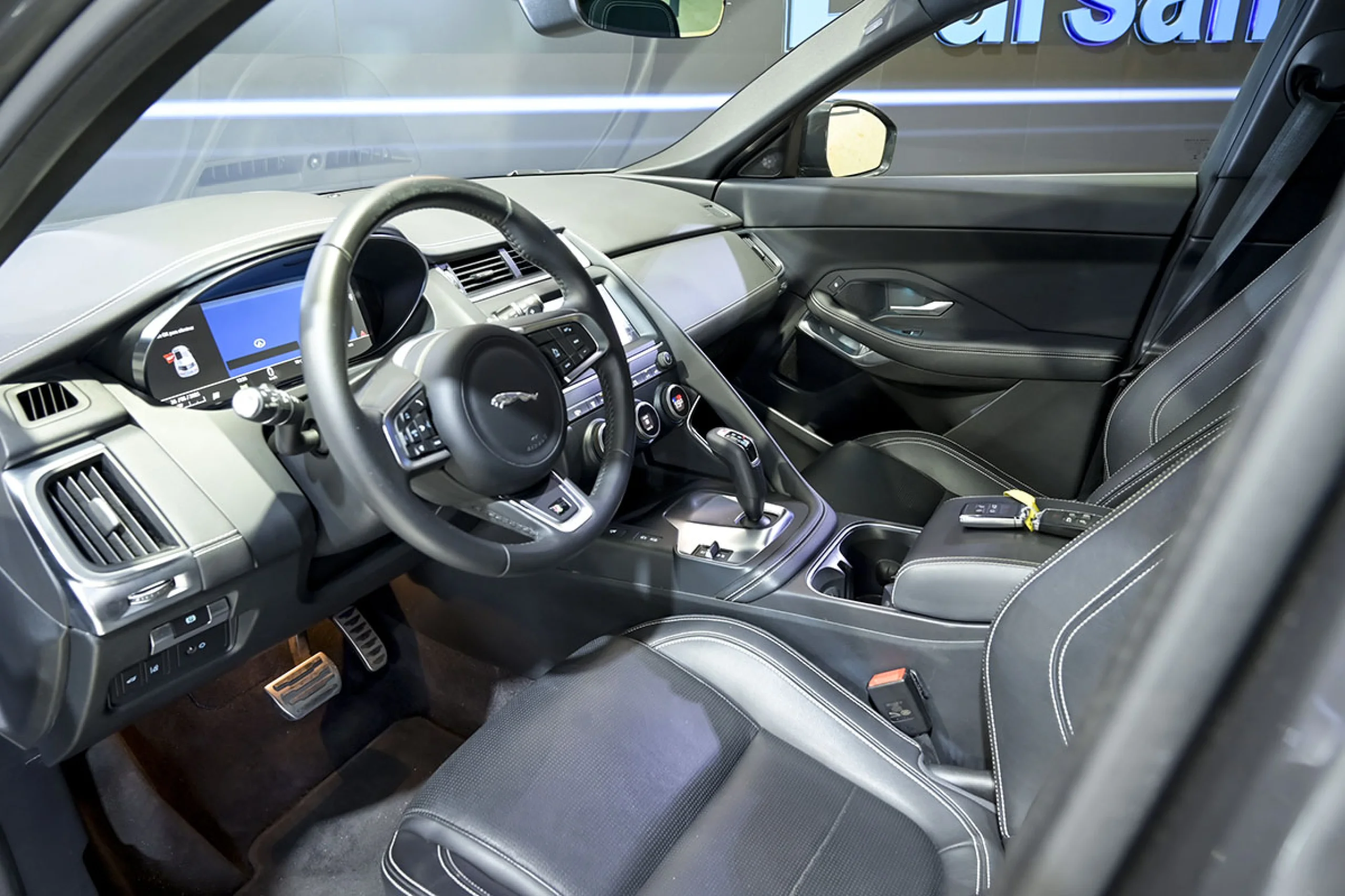 Jaguar E-Pace 2.0D 110kW RDynamic 4WD - Foto 6