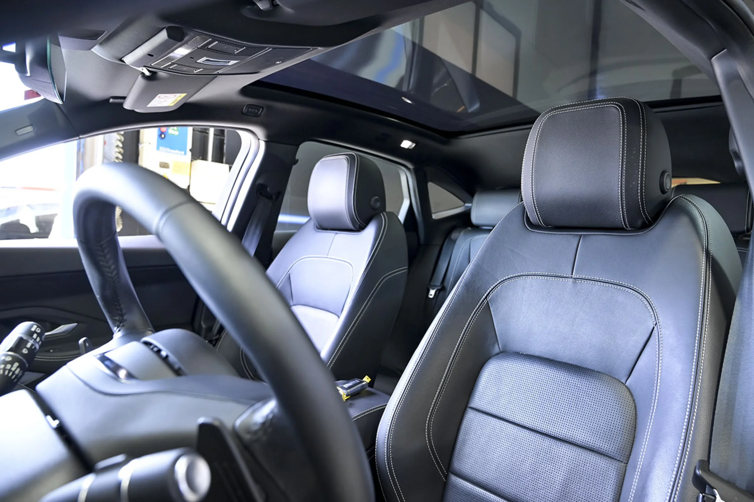 Jaguar E-Pace 2.0D 110kW RDynamic 4WD - Foto 9