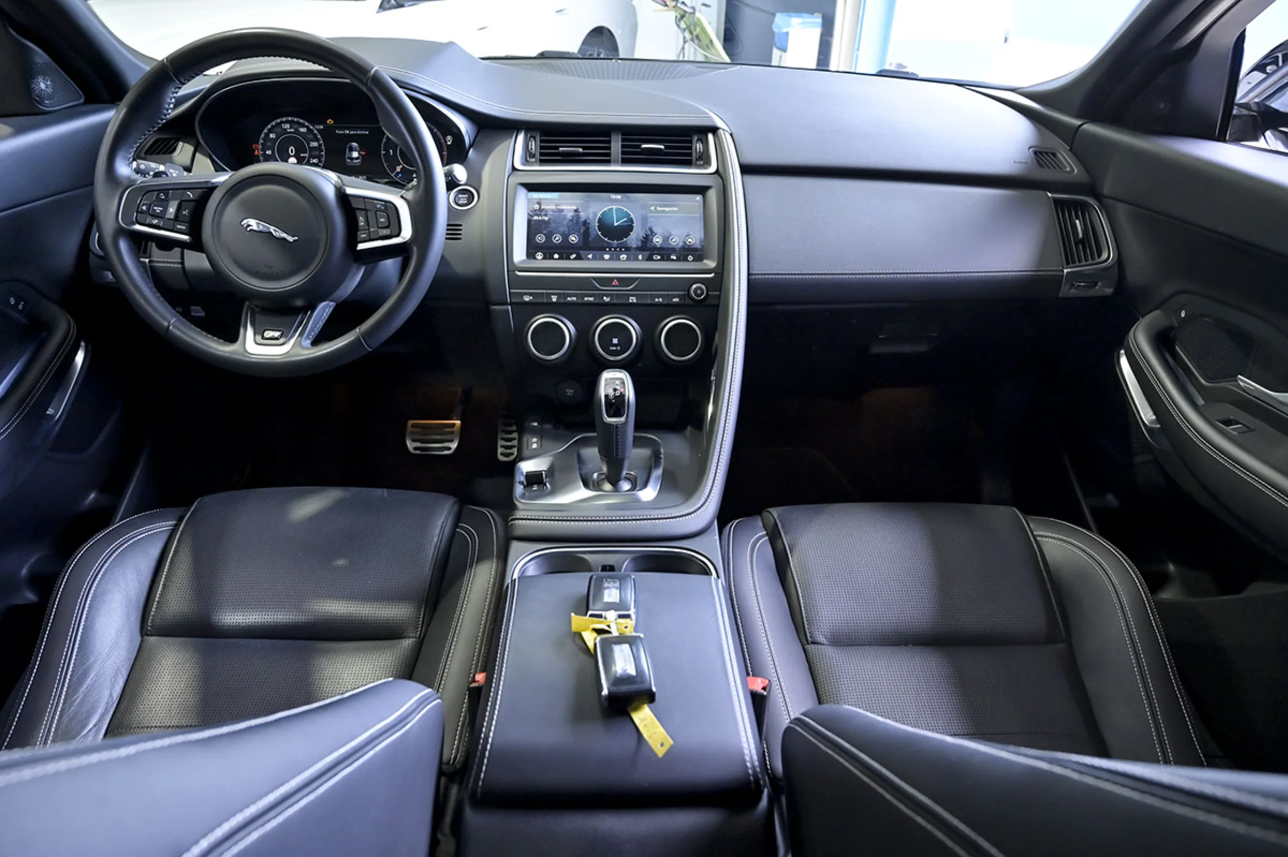 Jaguar E-Pace 2.0D 110kW RDynamic 4WD - Foto 10