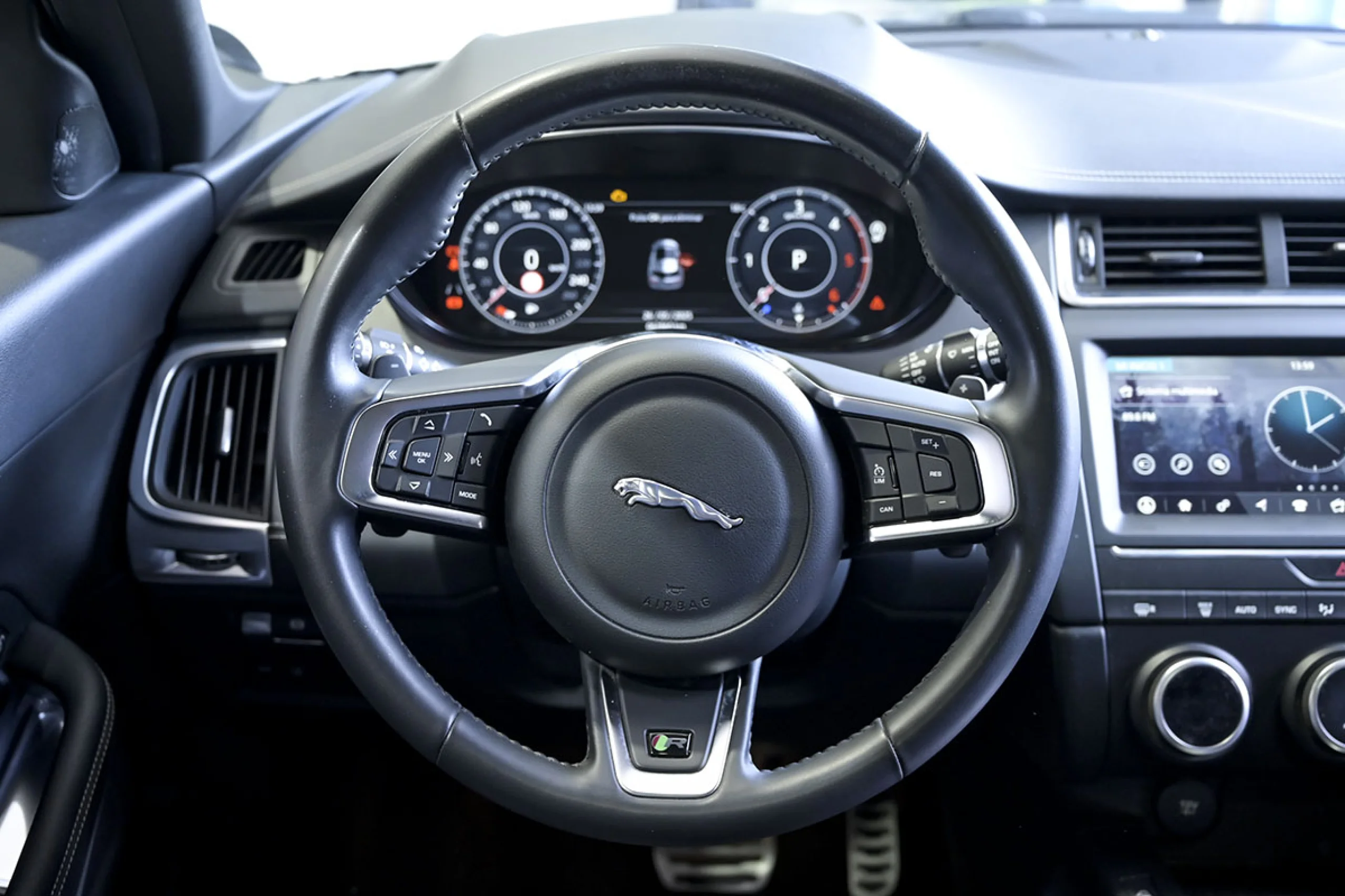 Jaguar E-Pace 2.0D 110kW RDynamic 4WD - Foto 32