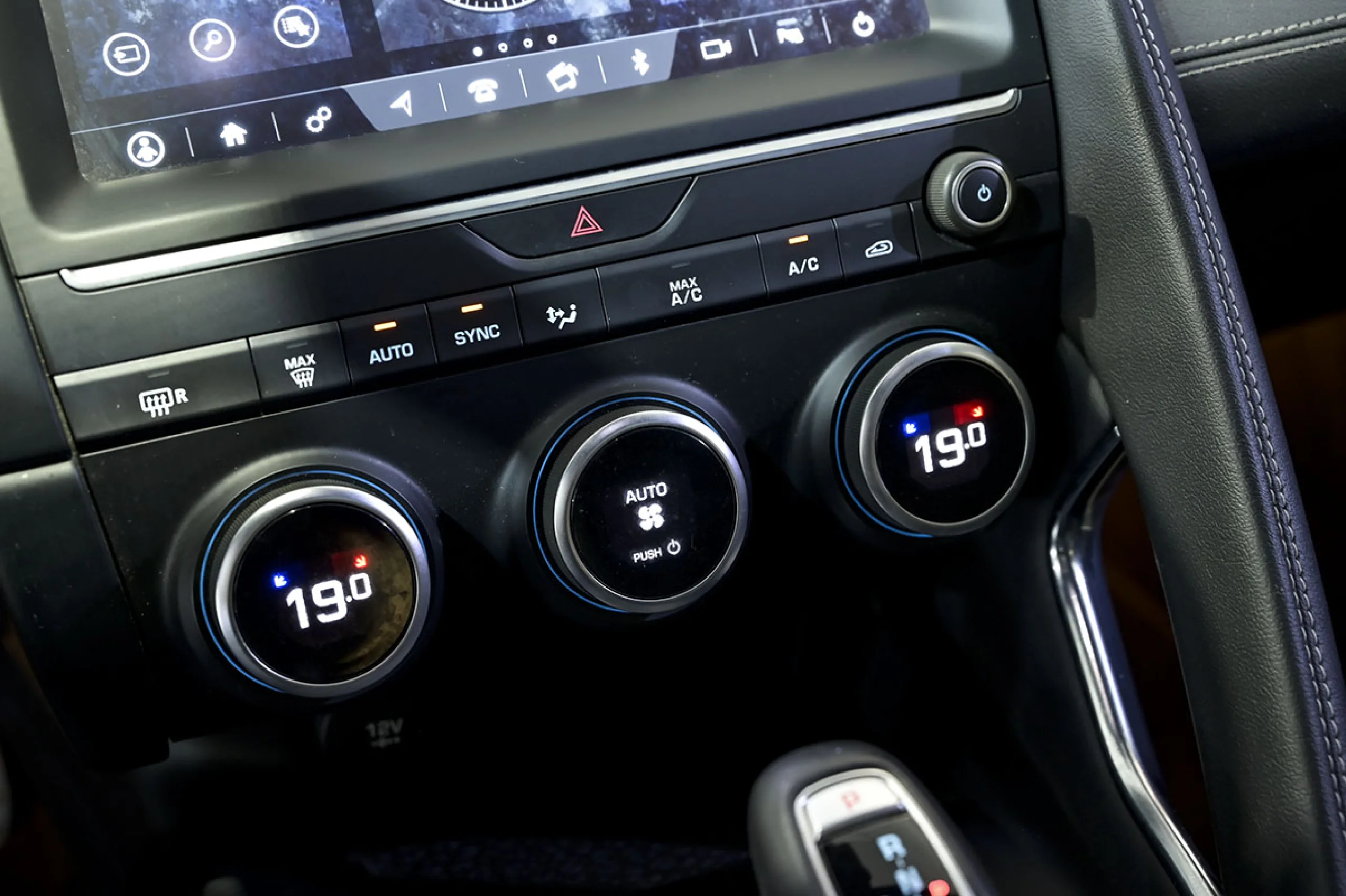 Jaguar E-Pace 2.0D 110kW RDynamic 4WD - Foto 37