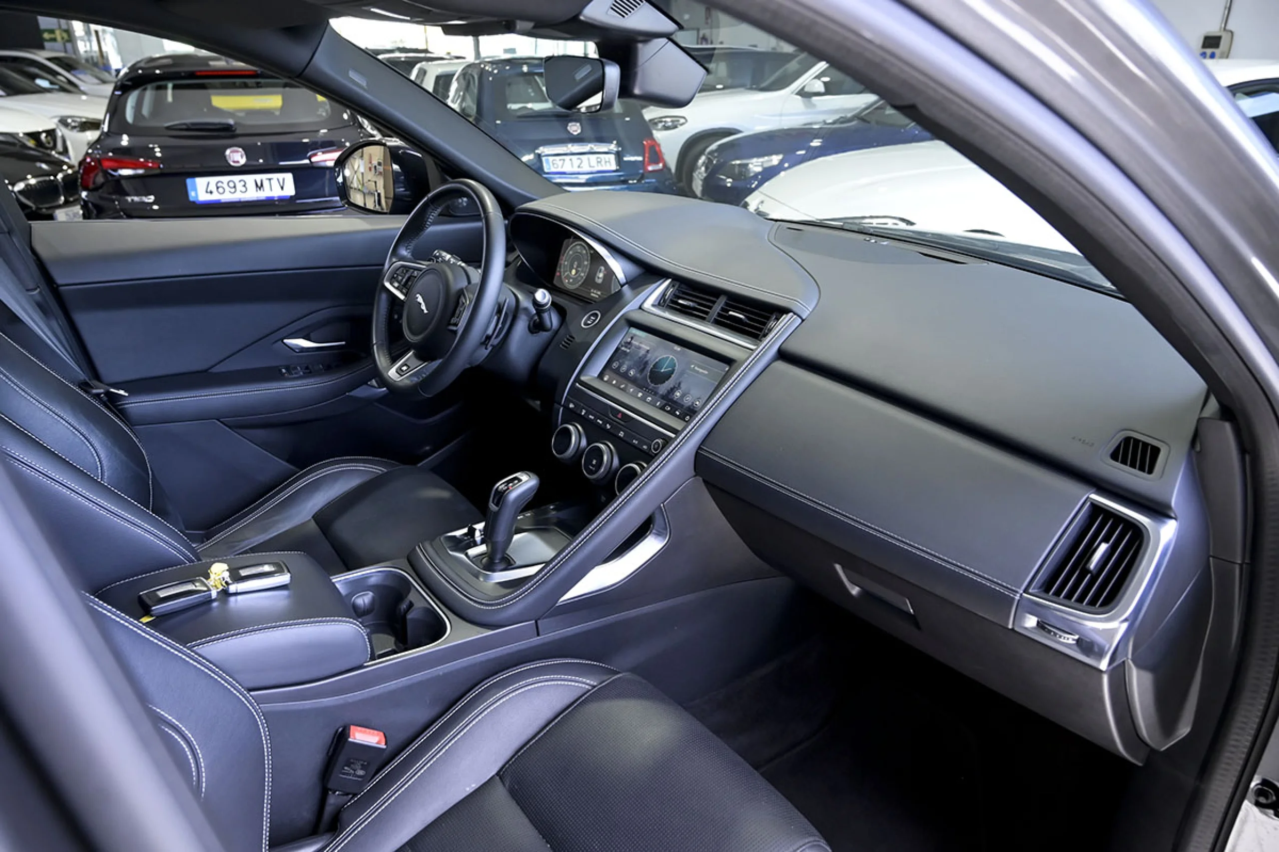 Jaguar E-Pace 2.0D 110kW RDynamic 4WD - Foto 40