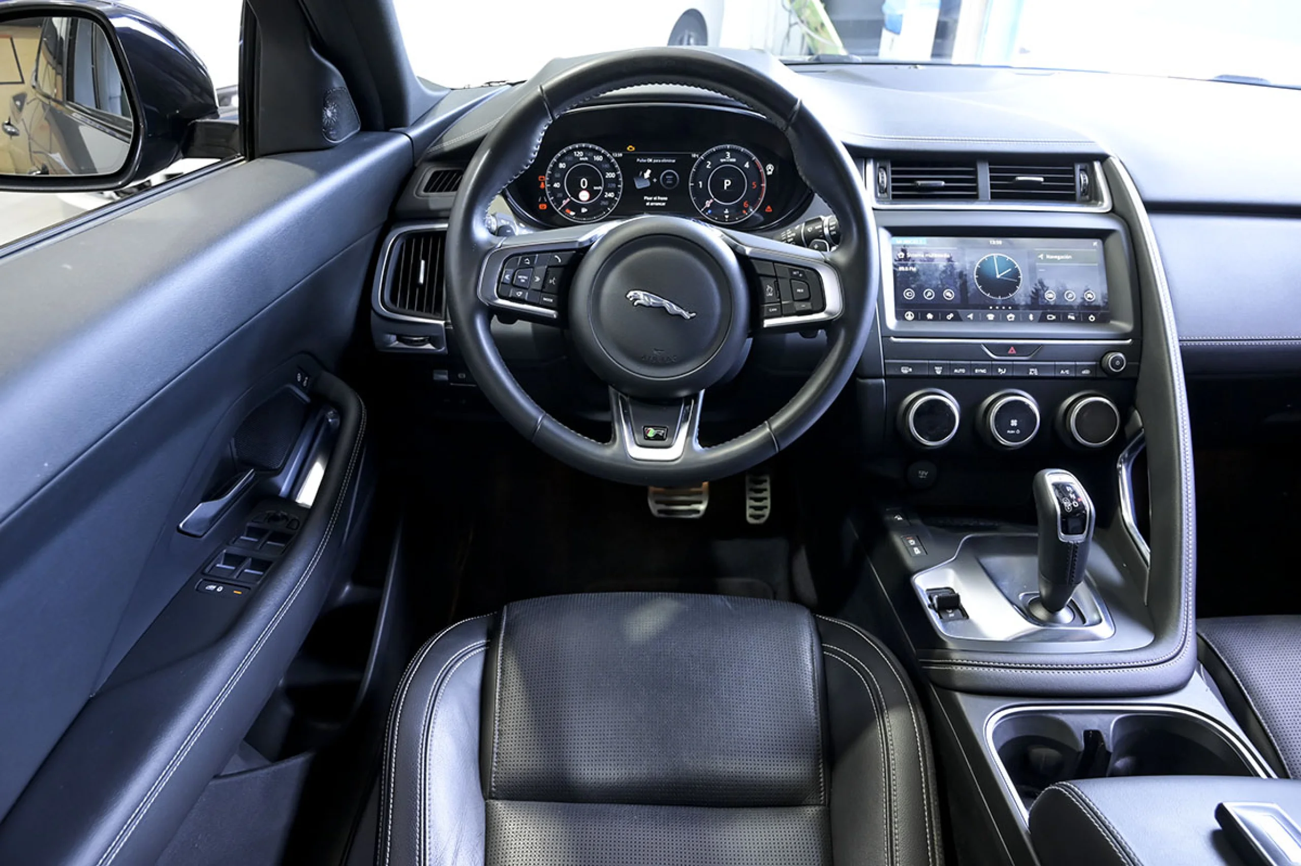 Jaguar E-Pace 2.0D 110kW RDynamic 4WD - Foto 41