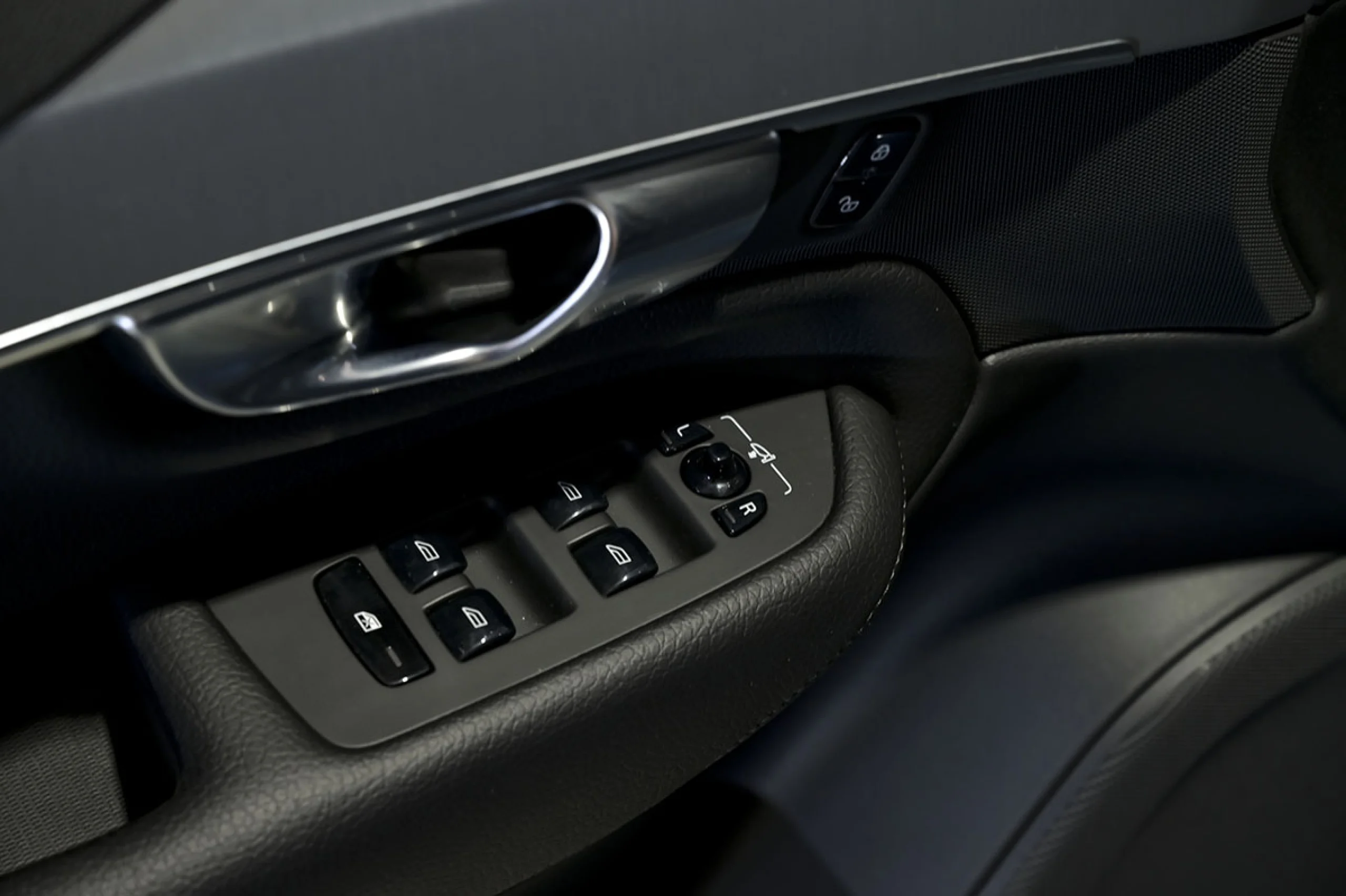 Volvo XC 90 XC90 2.0 B5 D AWD Momentum Pro Auto - Foto 24