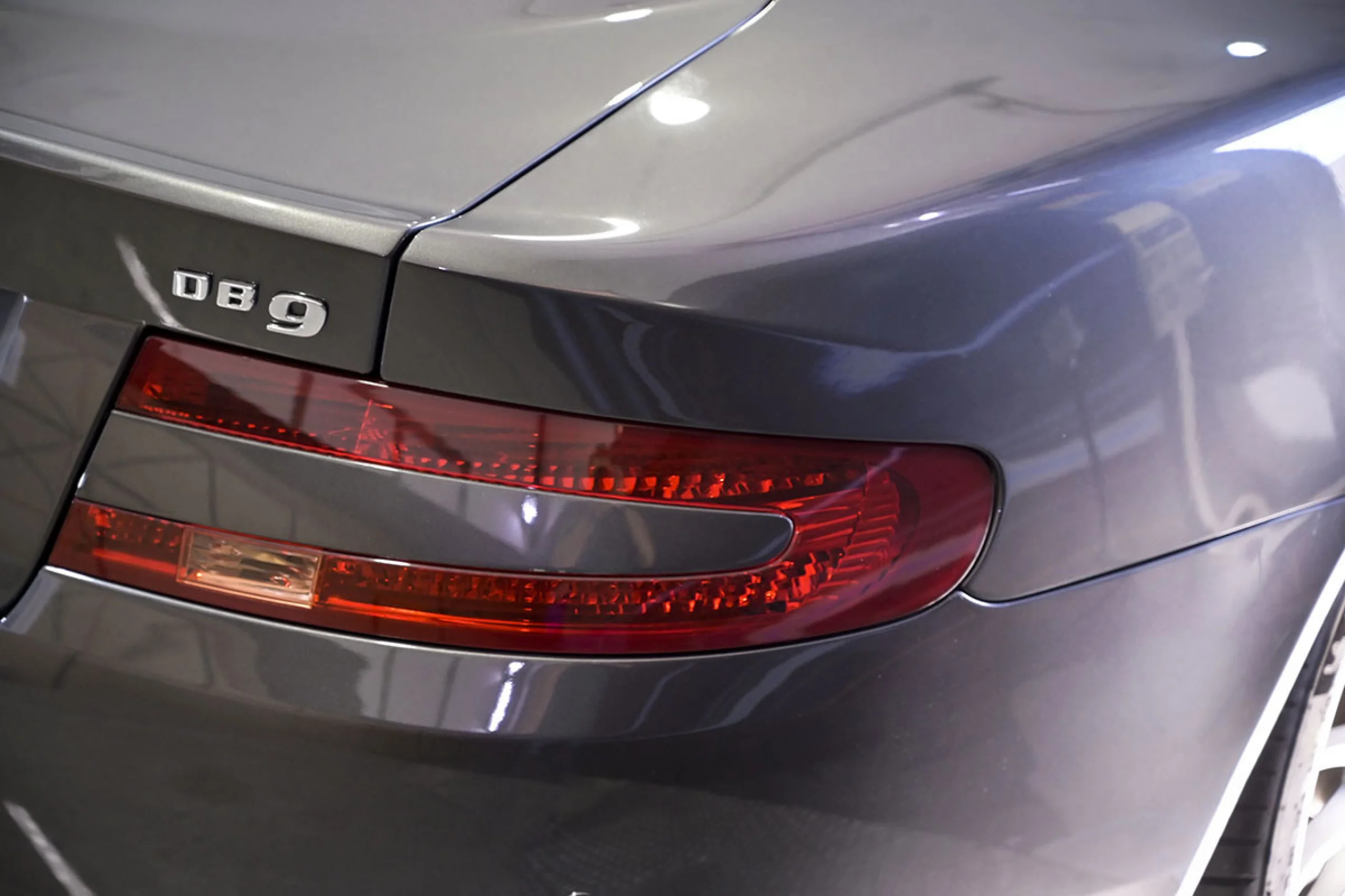 Aston Martin DB9 5.9 Coupe Touchtronic - Foto 13