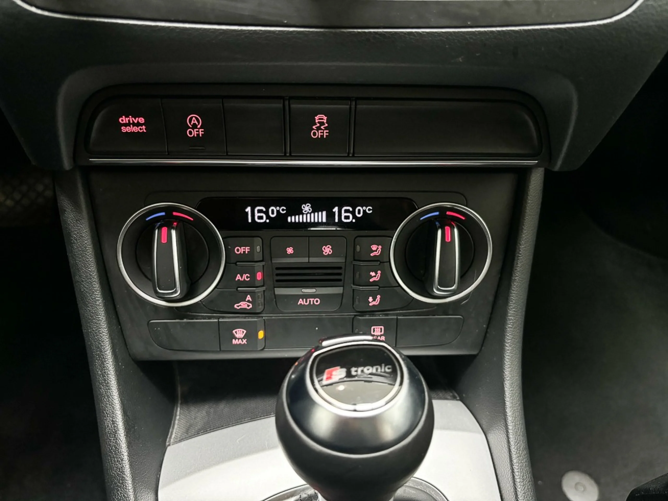 Audi Q3 Attraction 2.0 TDI 110kW 150CV - Foto 17