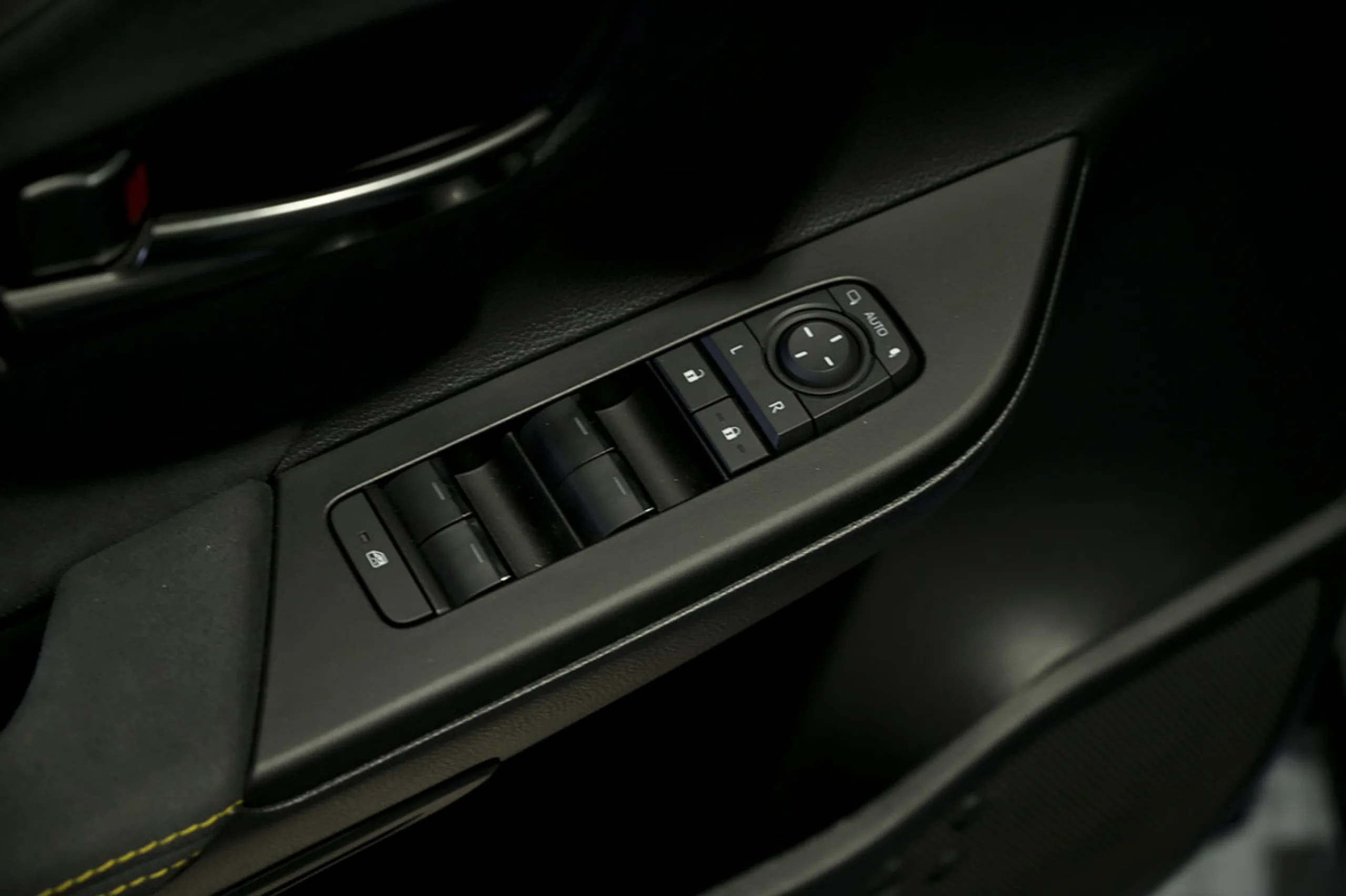 Toyota C-HR 2.0 200H Premiere Edition - Foto 24