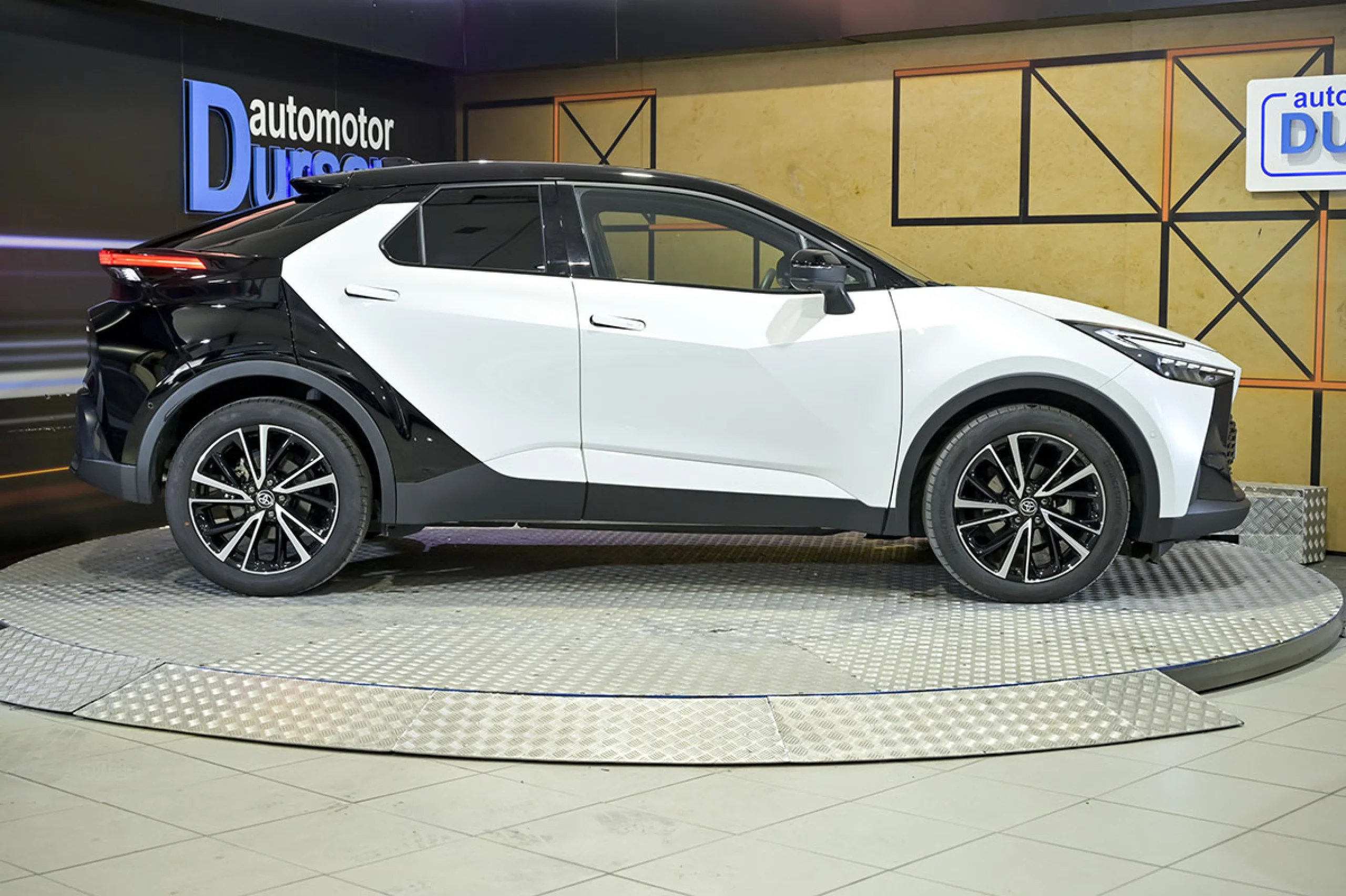 Toyota C-HR 2.0 200H Premiere Edition - Foto 20