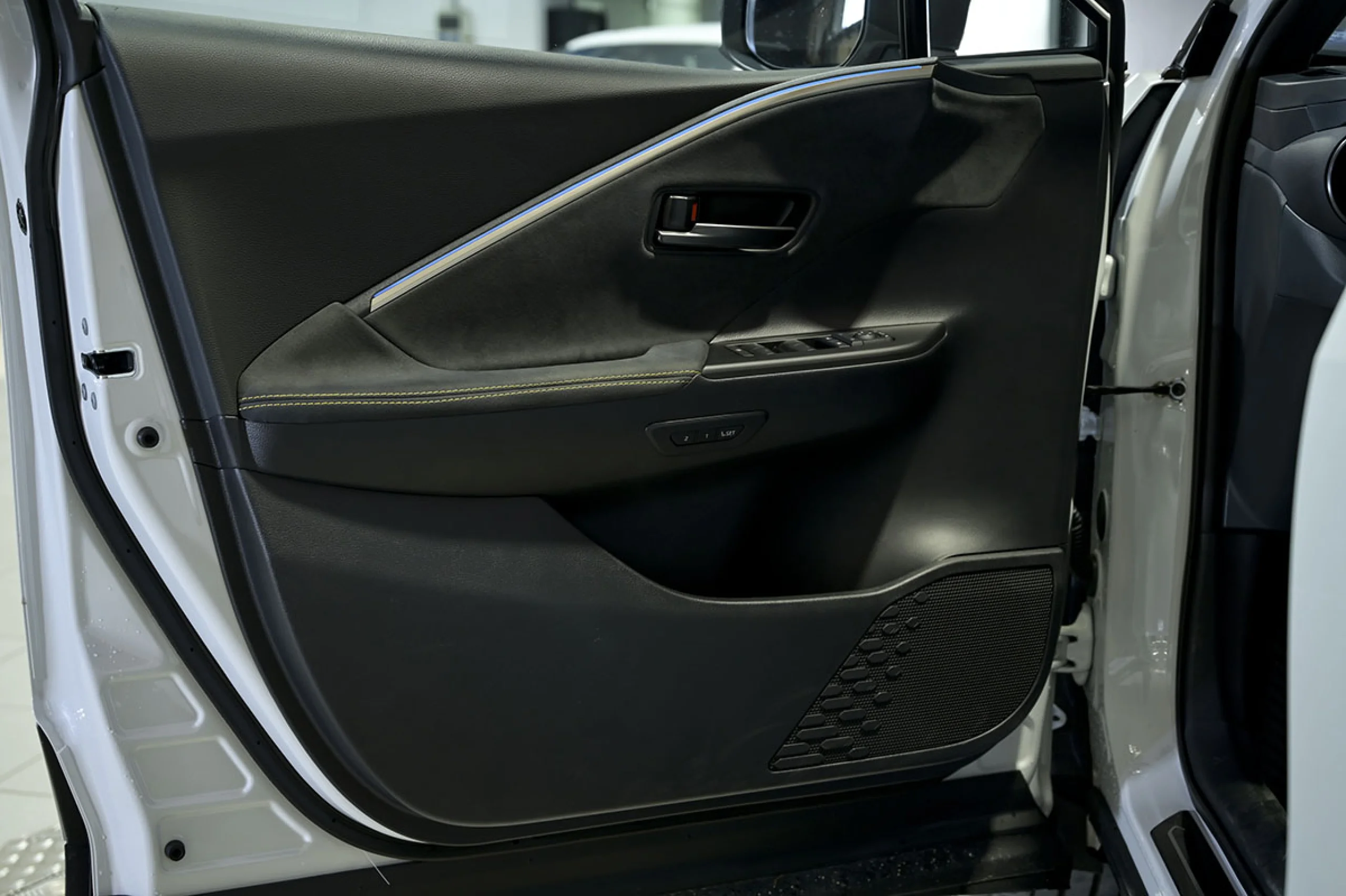 Toyota C-HR 2.0 200H Premiere Edition - Foto 22