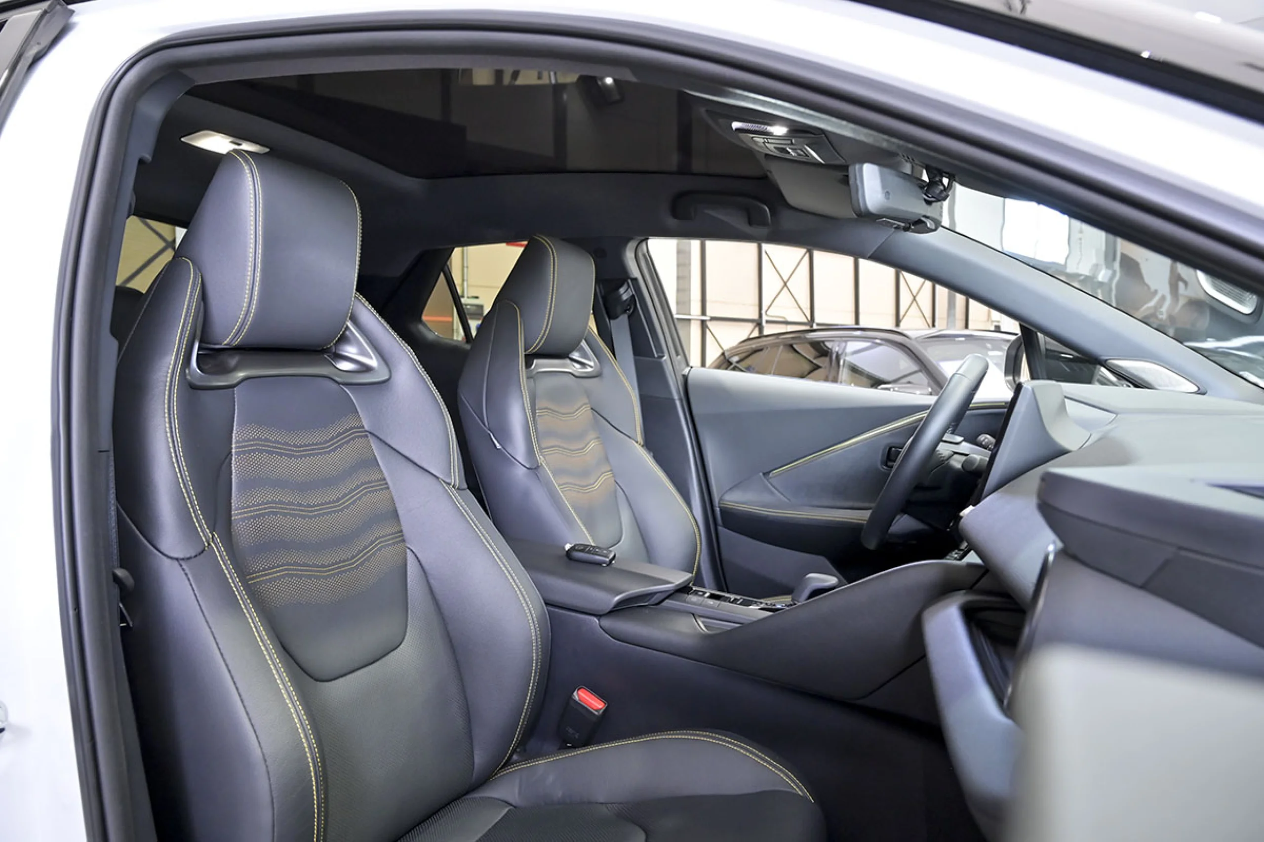 Toyota C-HR 2.0 200H Premiere Edition - Foto 46