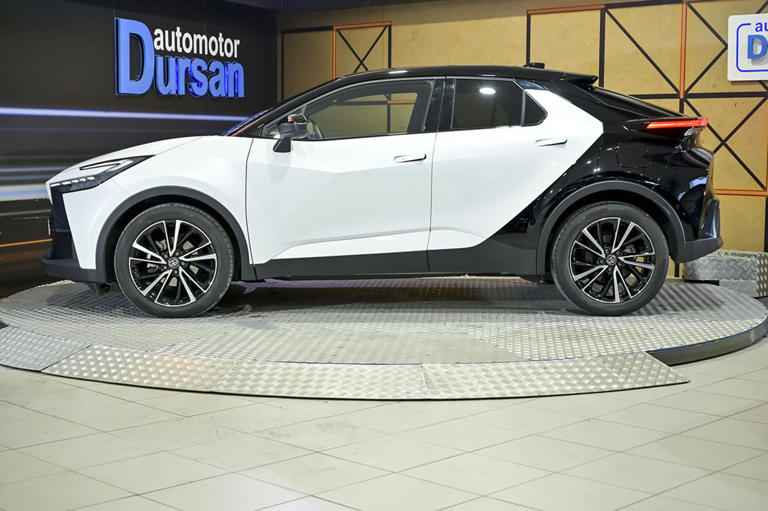 Toyota C-HR 2.0 200H Premiere Edition - Foto 19