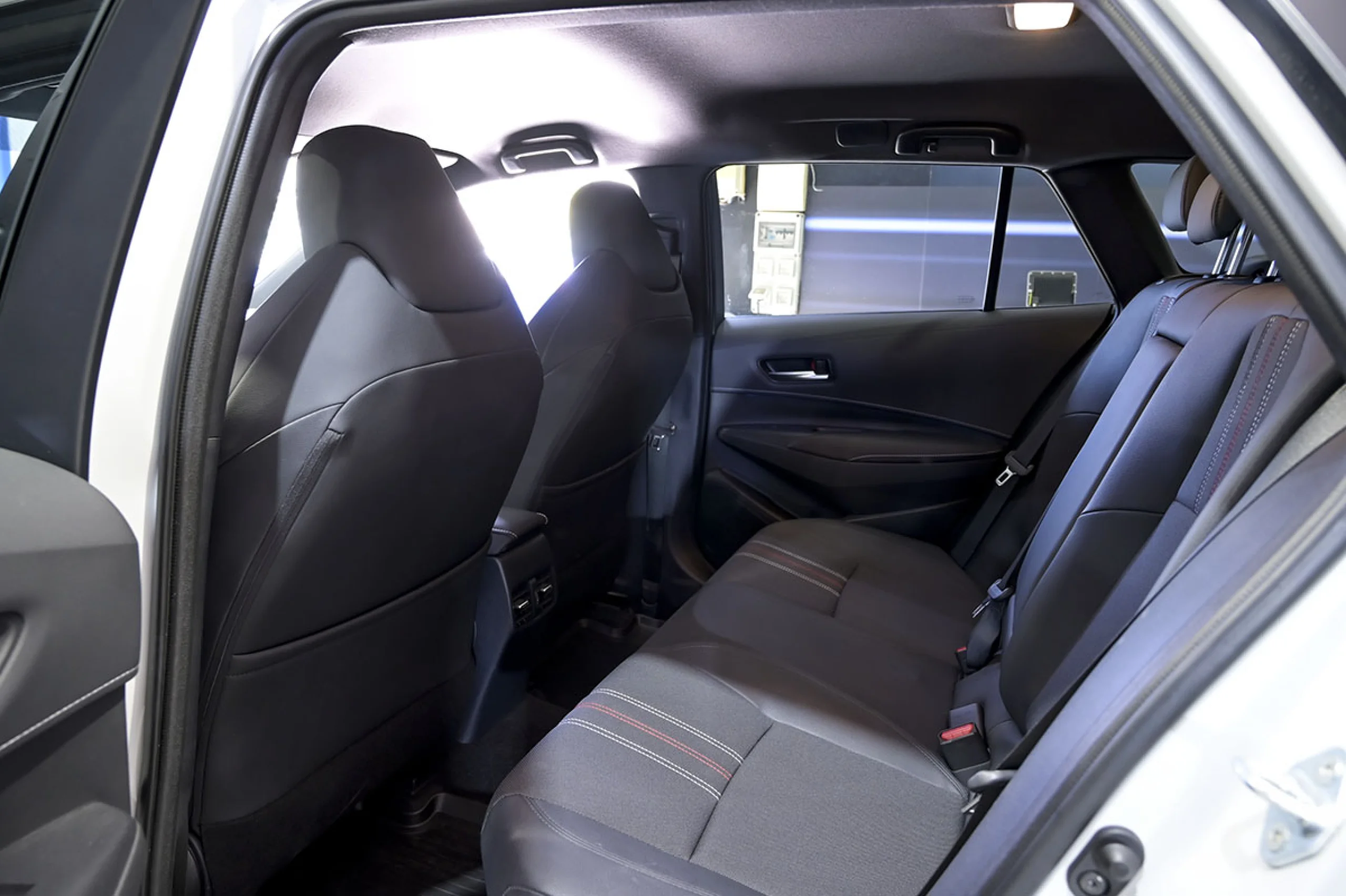 Toyota Corolla 2.0 180H GRSPORT ECVT TOURING SPORT - Foto 15