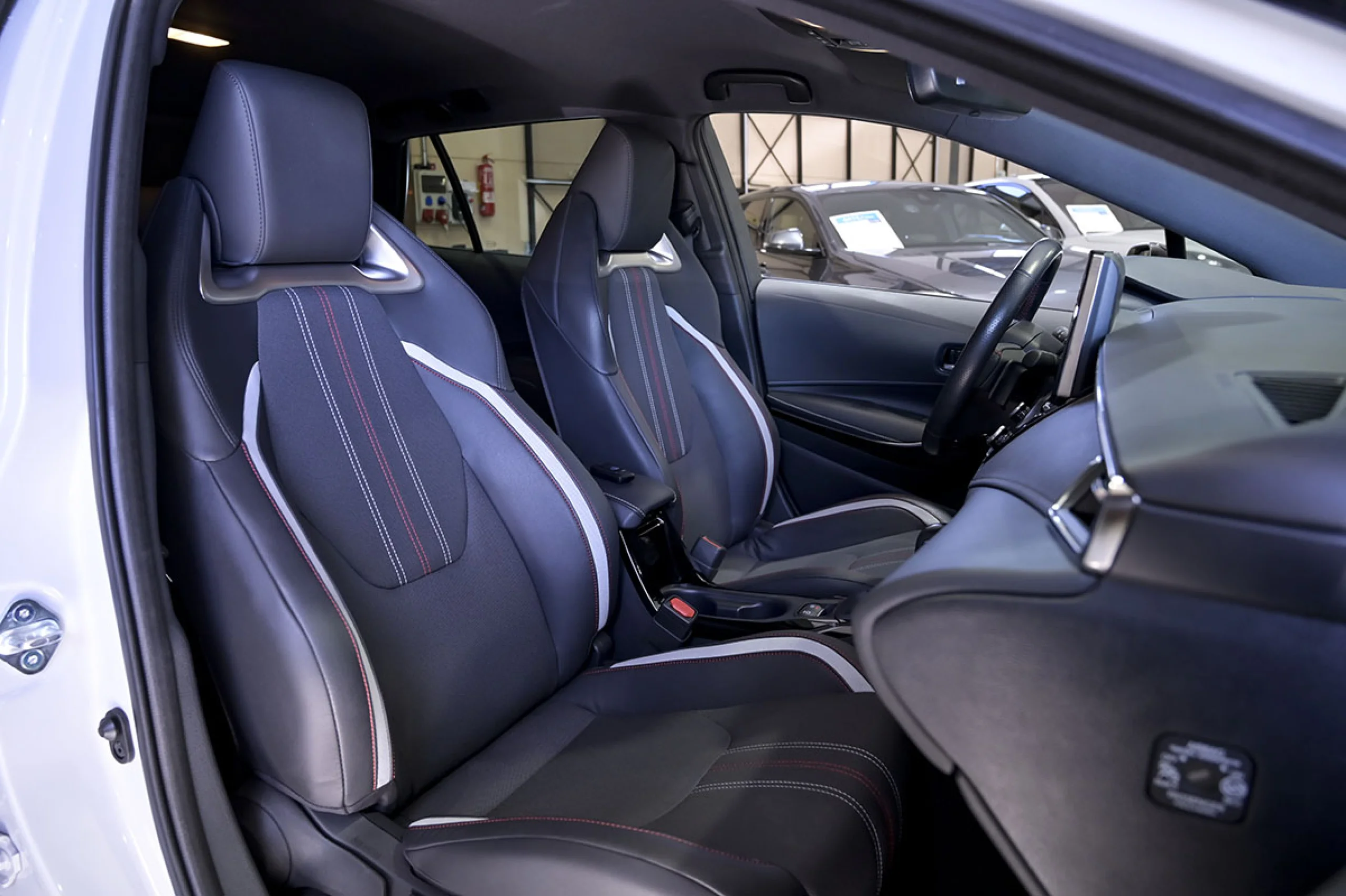 Toyota Corolla 2.0 180H GRSPORT ECVT TOURING SPORT - Foto 27