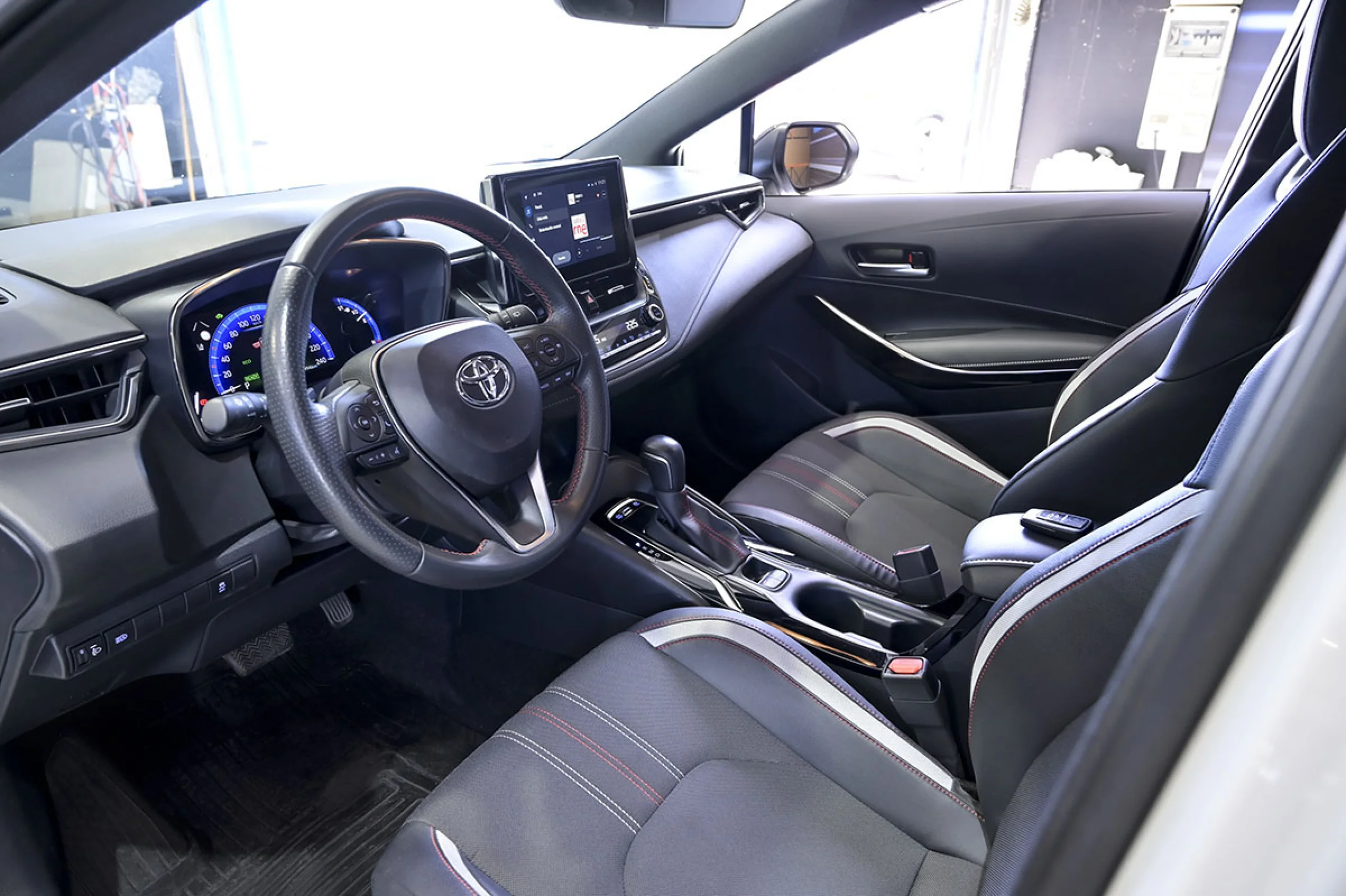 Toyota Corolla 2.0 180H GRSPORT ECVT TOURING SPORT - Foto 6