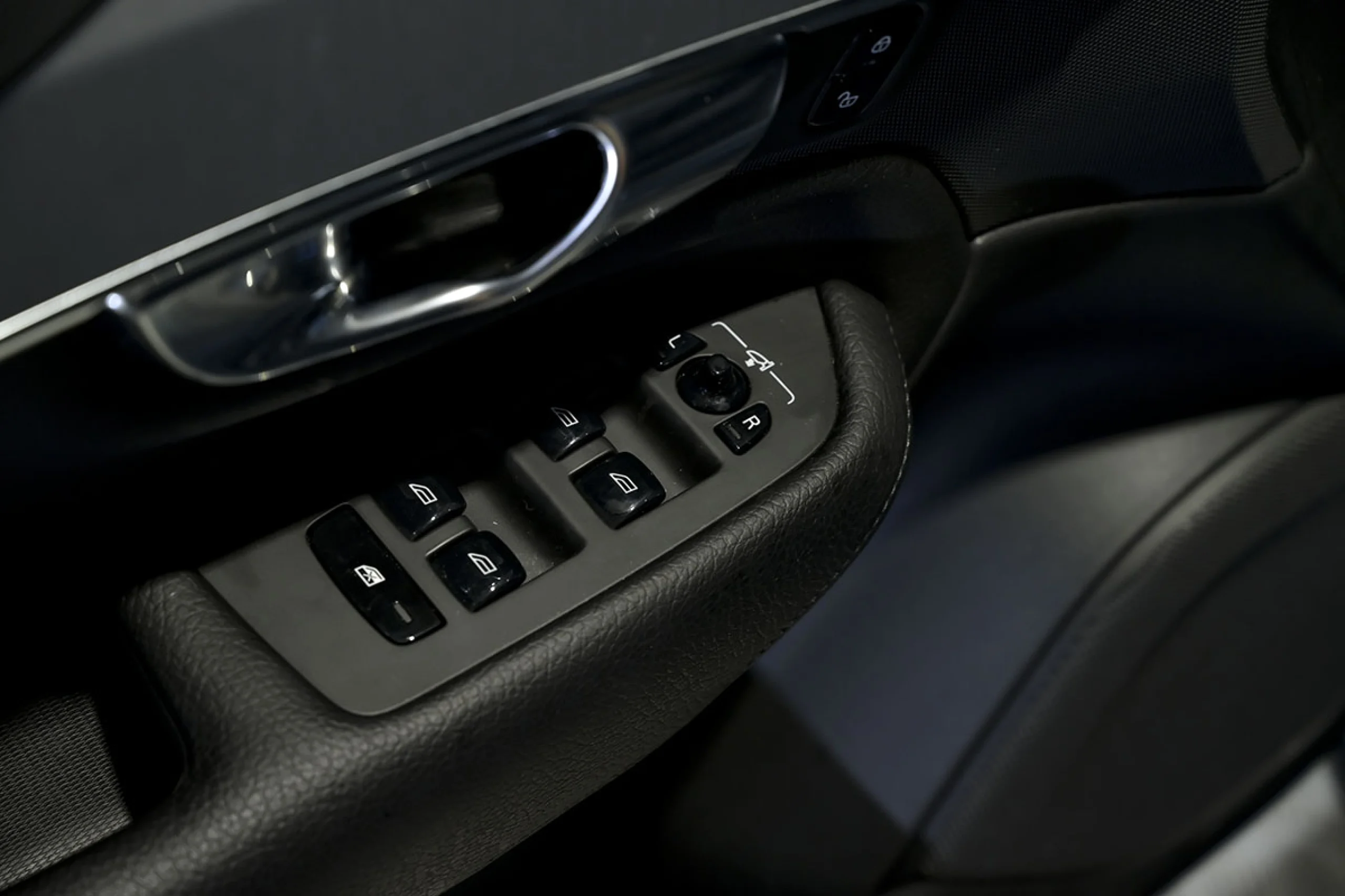 Volvo XC 90 XC90 2.0 B5 D AWD Momentum Pro Auto - Foto 25