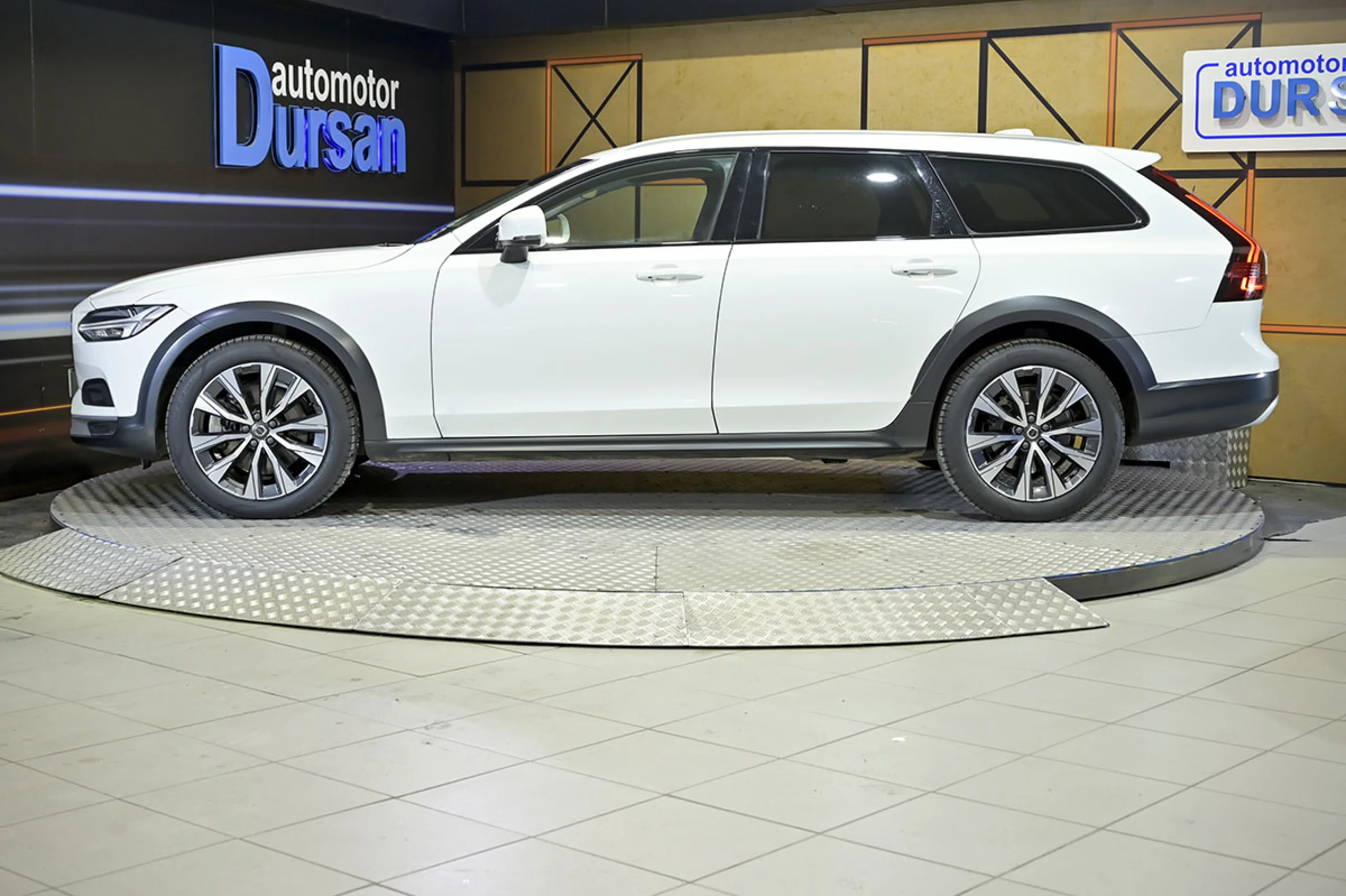 Volvo V90 Cross Country 2.0 B4 D Pro AWD Auto - Foto 21