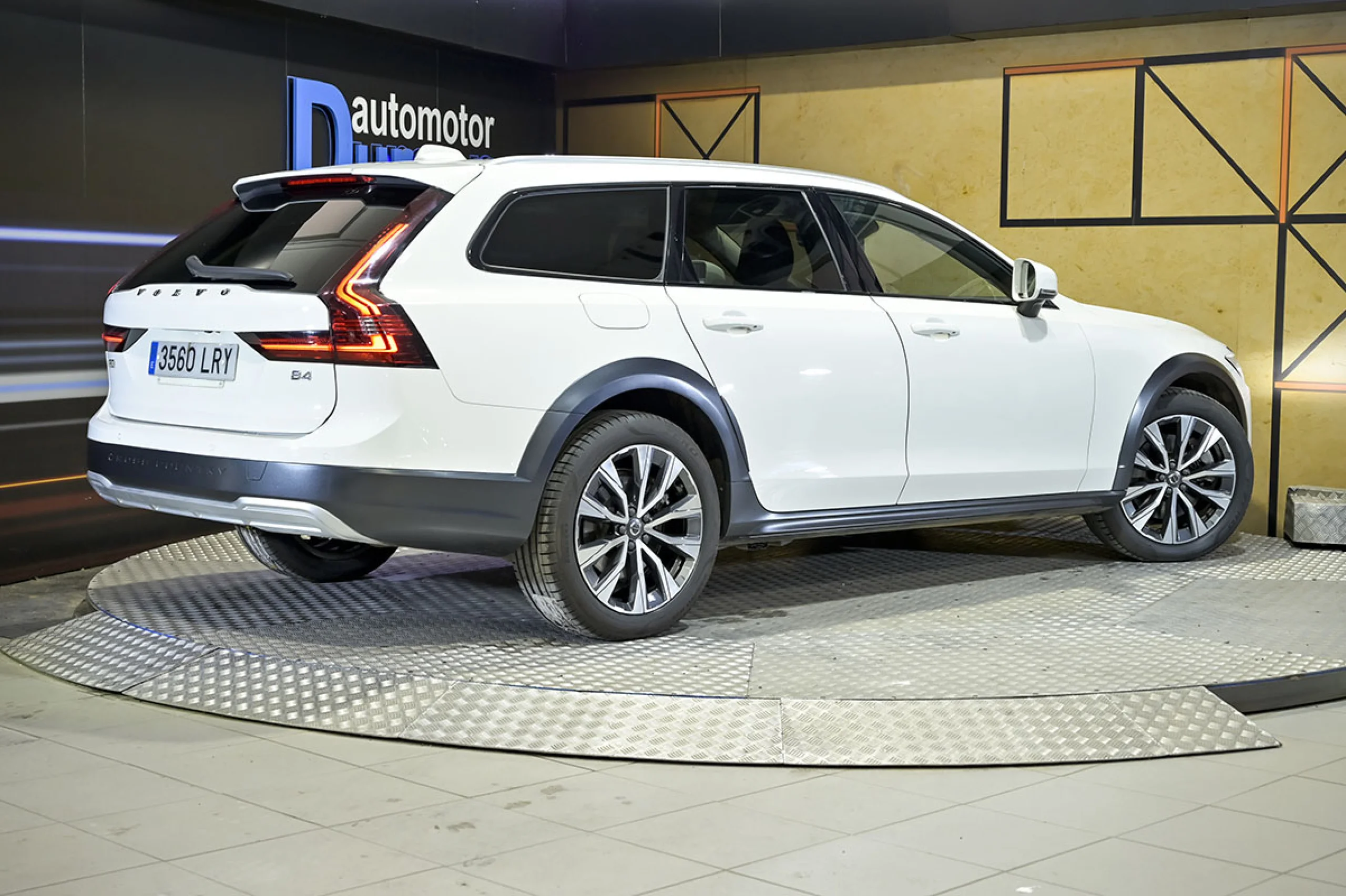 Volvo V90 Cross Country 2.0 B4 D Pro AWD Auto - Foto 4