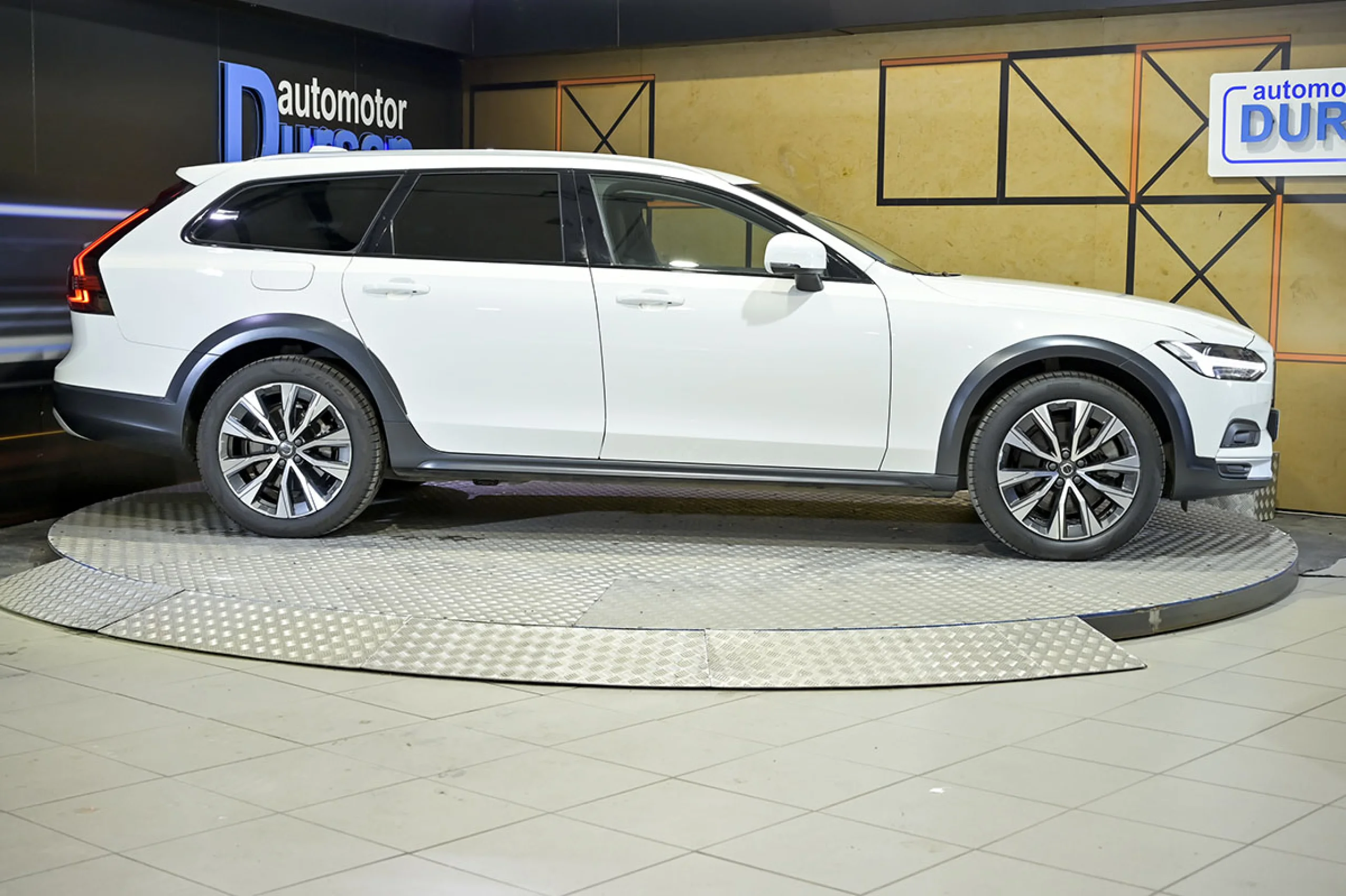 Volvo V90 Cross Country 2.0 B4 D Pro AWD Auto - Foto 33