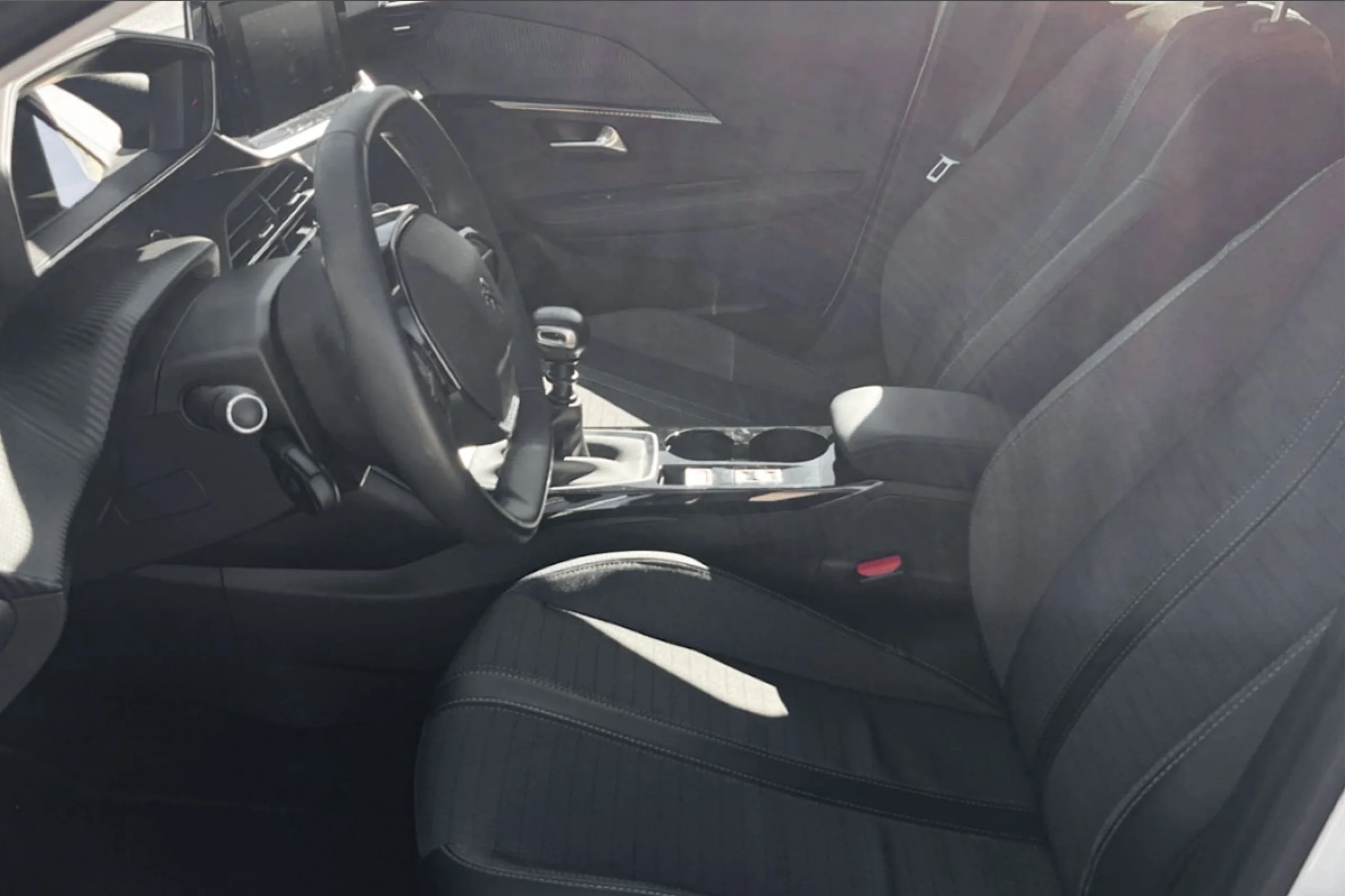 Peugeot 208 PURE TECH ALLURE 1.2 - Foto 7