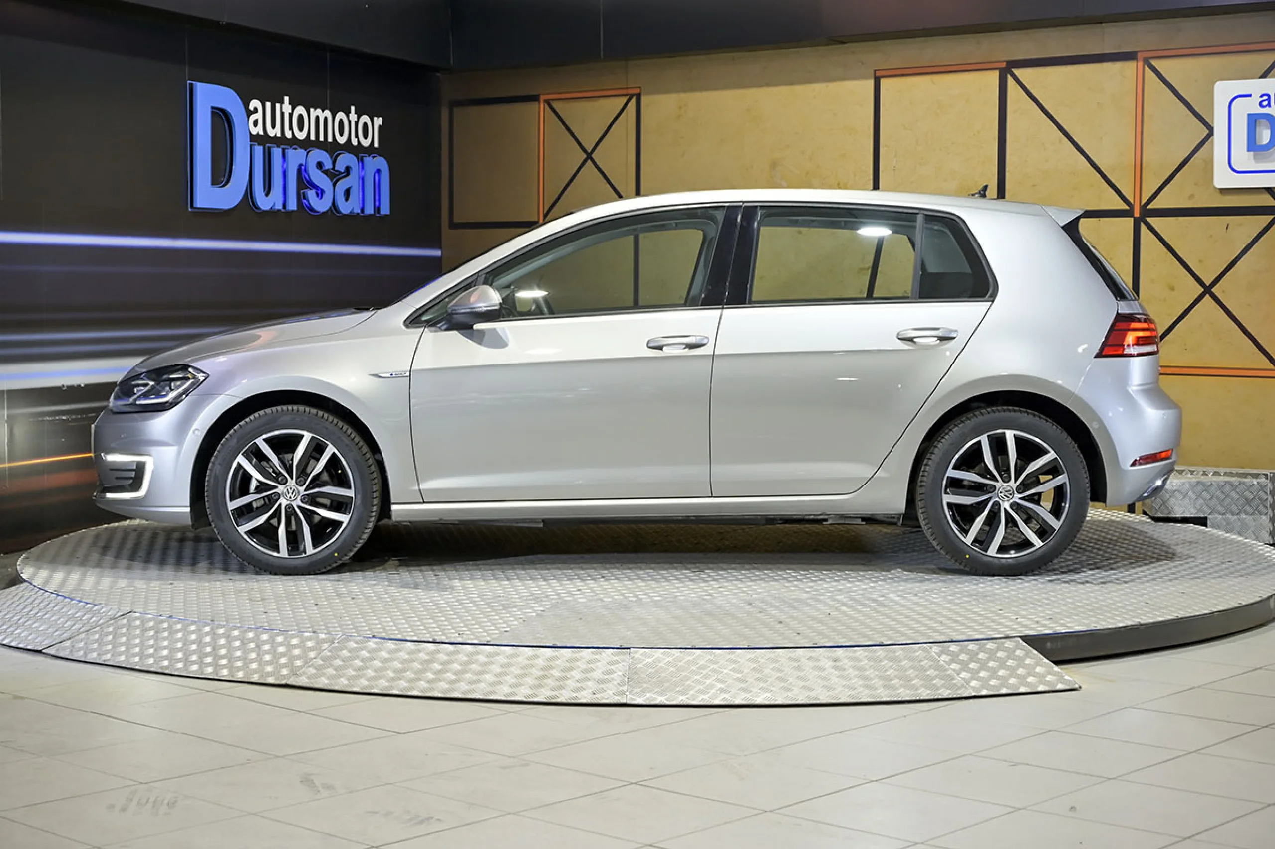 Volkswagen Golf eGolf ePower 100 kW 136CV - Foto 18
