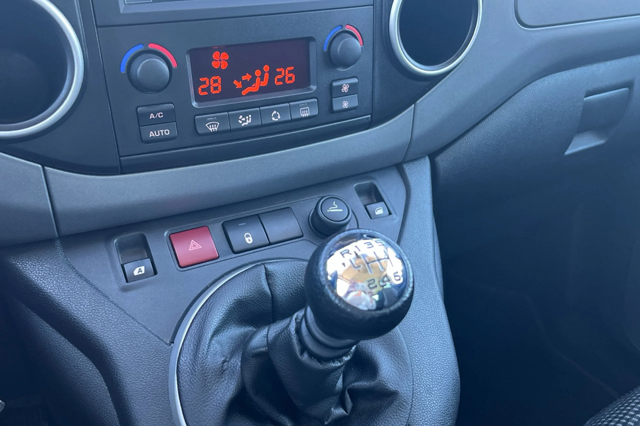 Peugeot Partner TEPEE Outdoor 1.6 BlueHDi 120 - Foto 26