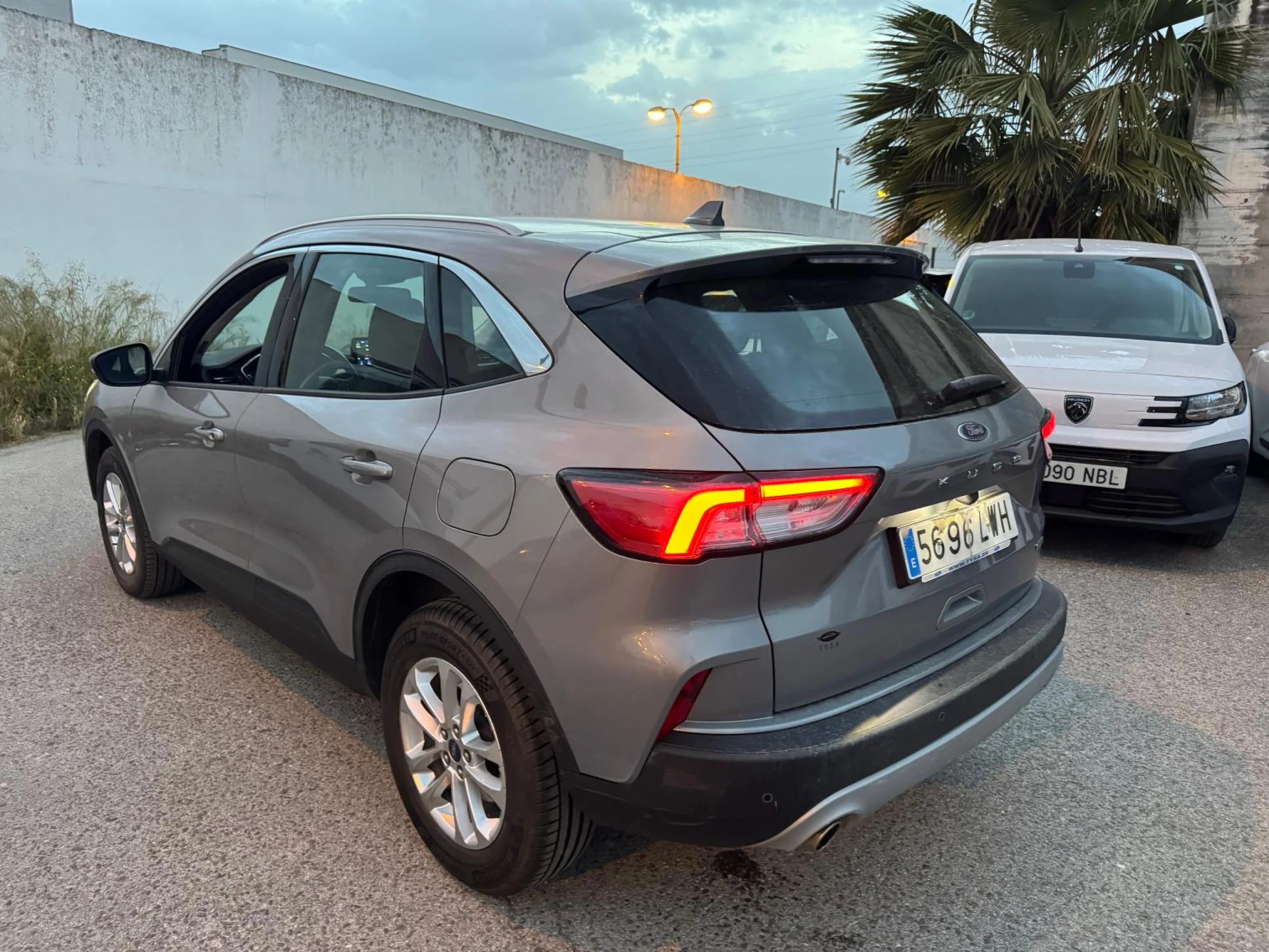 Ford Kuga Titanium 2.5 Duratec FHEV 140kW Auto - Foto 2